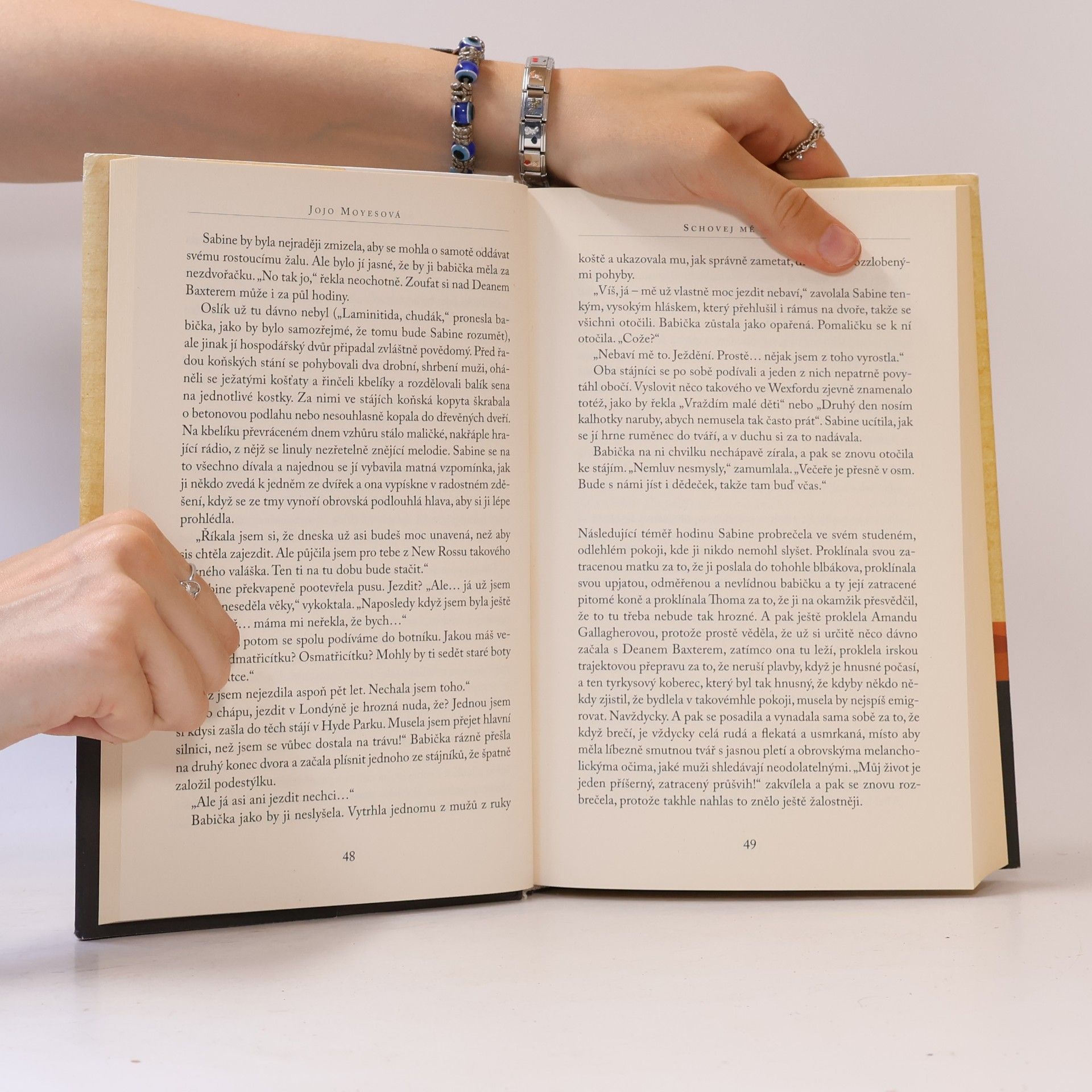 Jojo Moyes Schovej mě v dešti