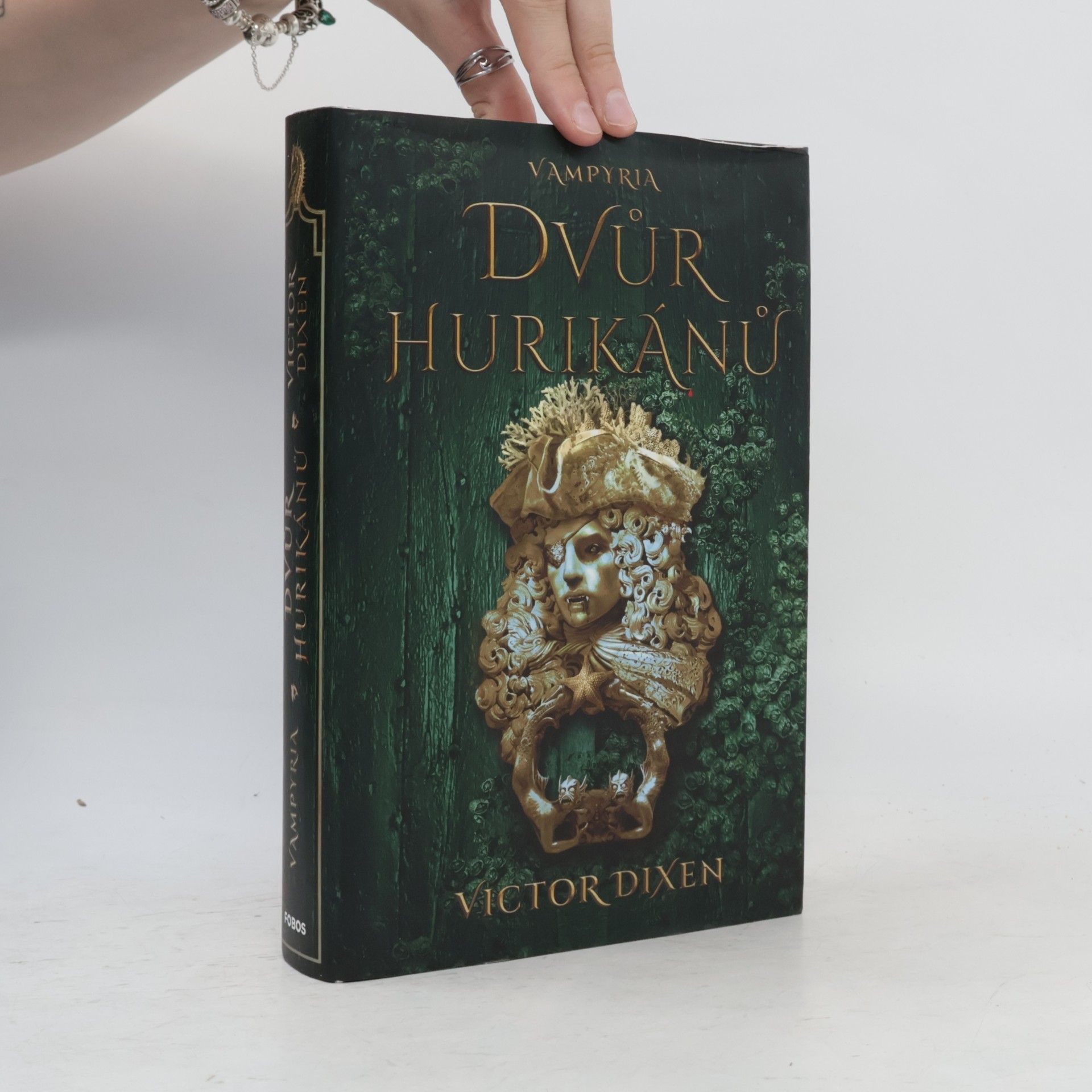 Victor Dixen Vampyria. Dvůr hurikánů