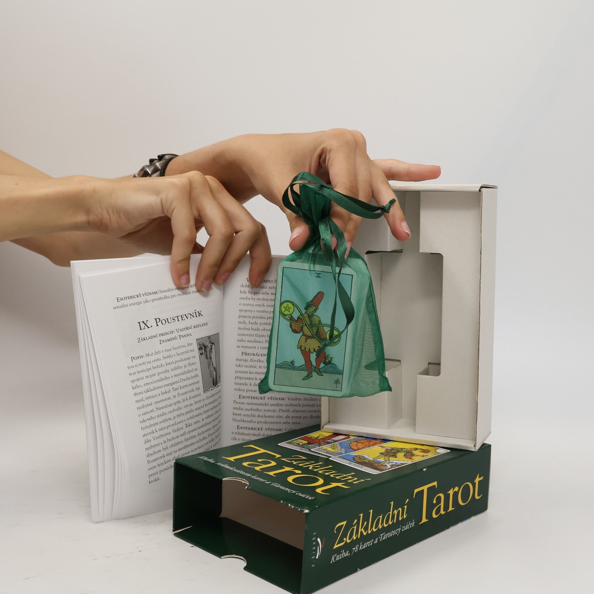 Alan Oken Základní Tarot. Kniha, sedmdestátosm karet a Tarotový váček