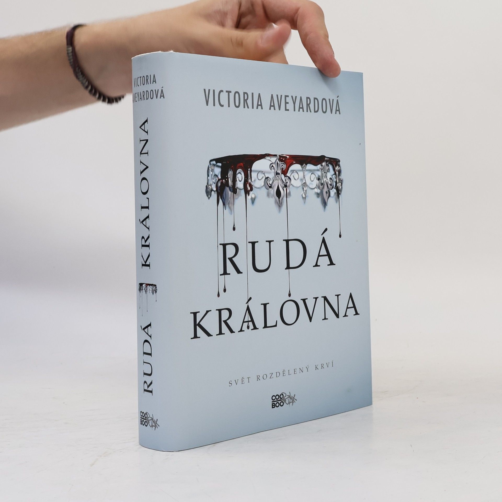Victoria Aveyard Rudá královna. 1. díl
