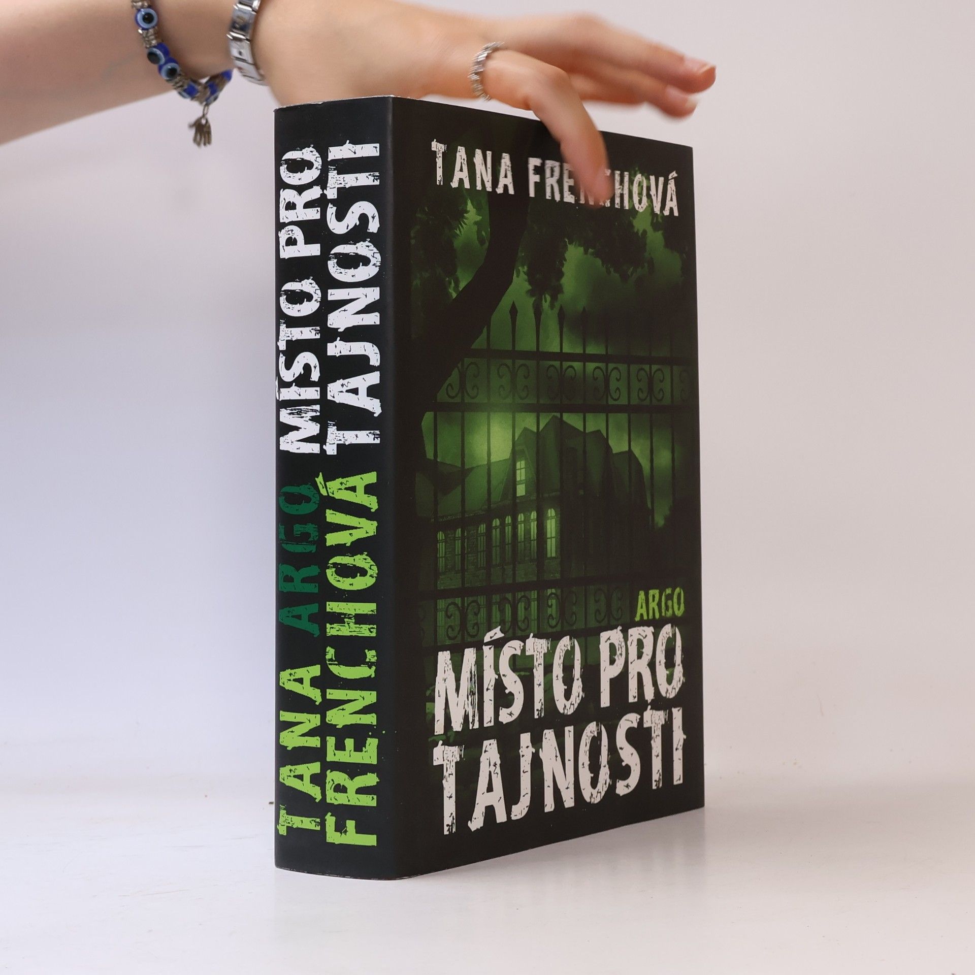 Tana French Místo pro tajnosti