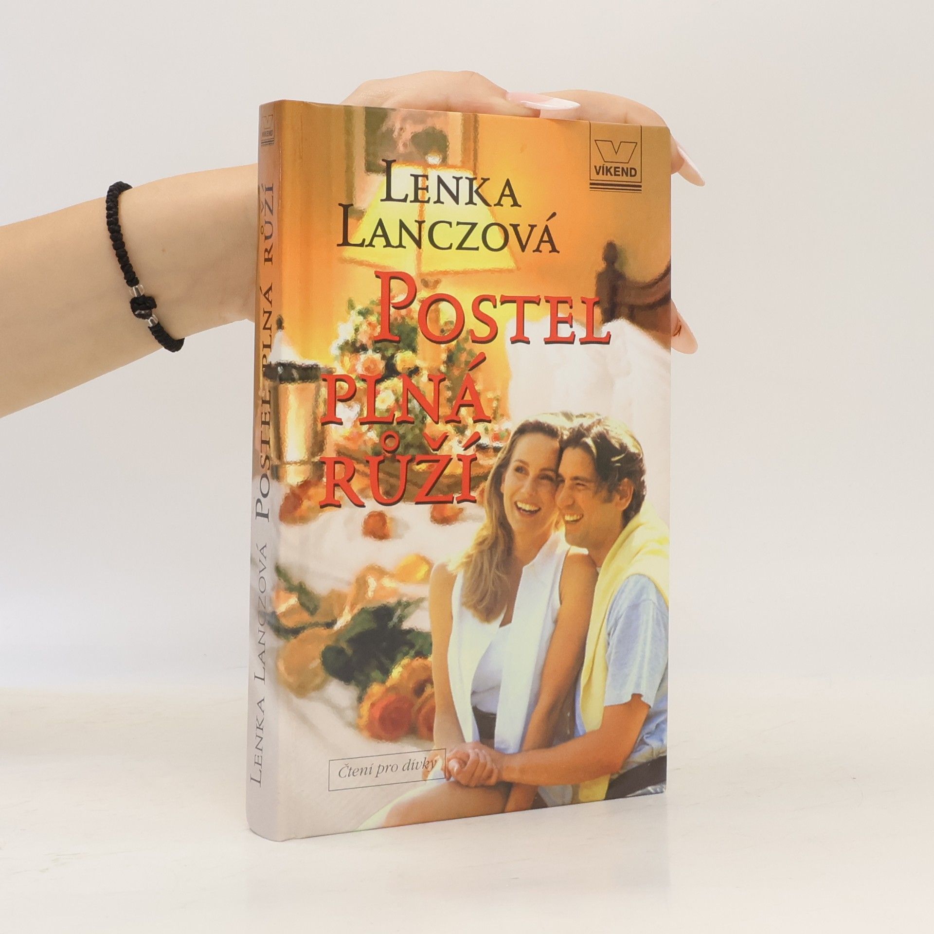 Lenka Lanczová Postel plná růží