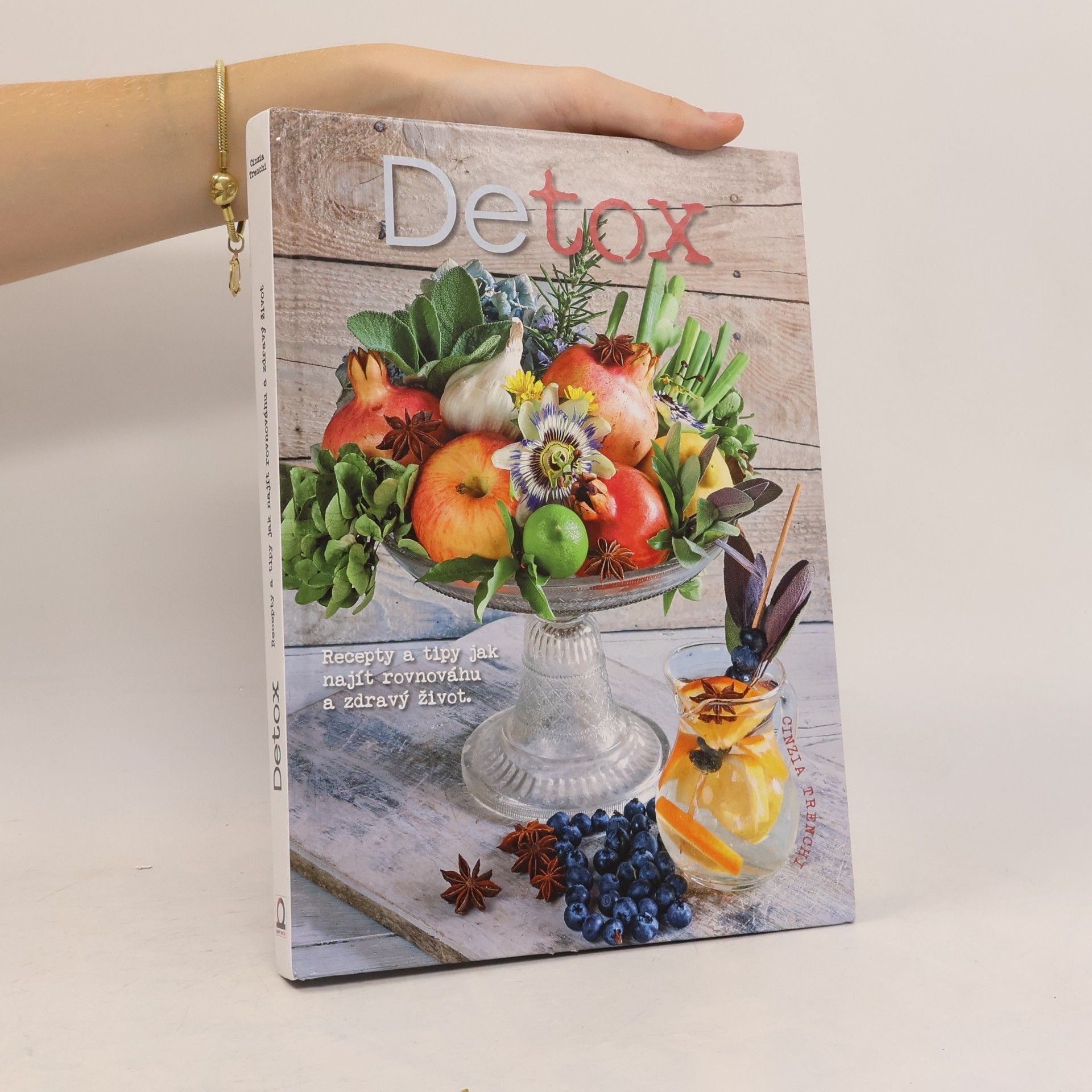 Běla Sýkorová Detox. Recepty a tipy, jak najít rovnováhu a zdravý život