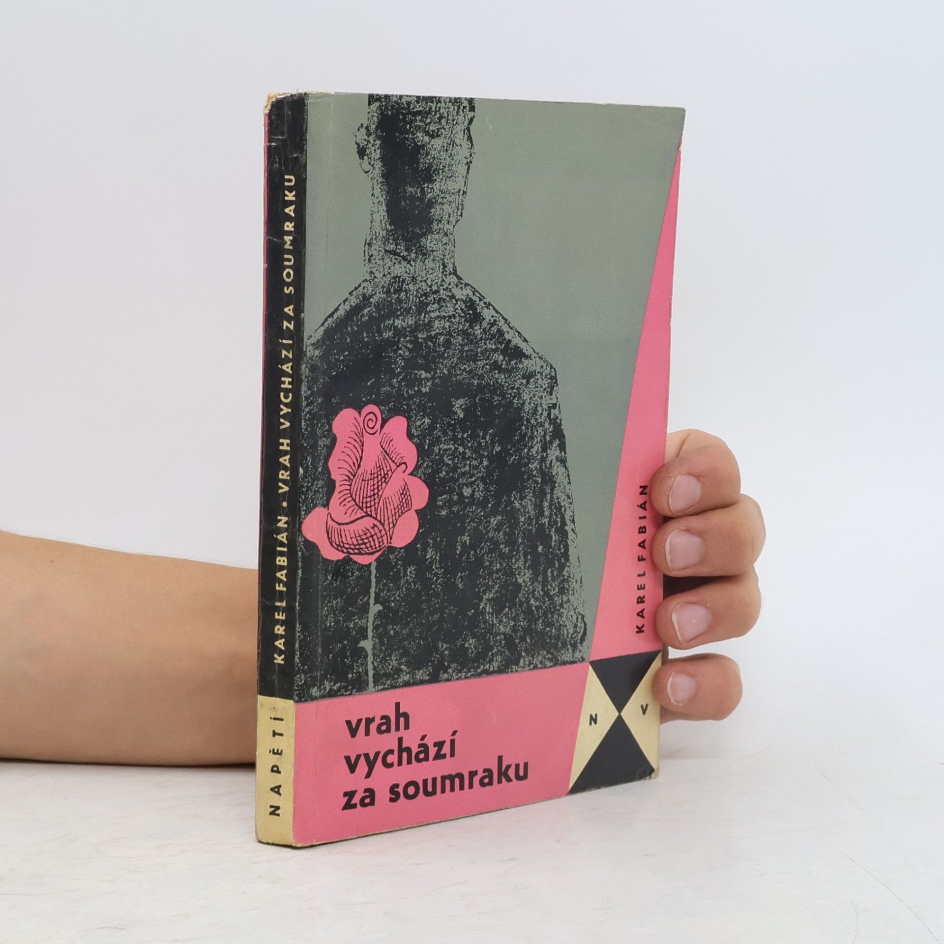 Vrah vychází za soumraku