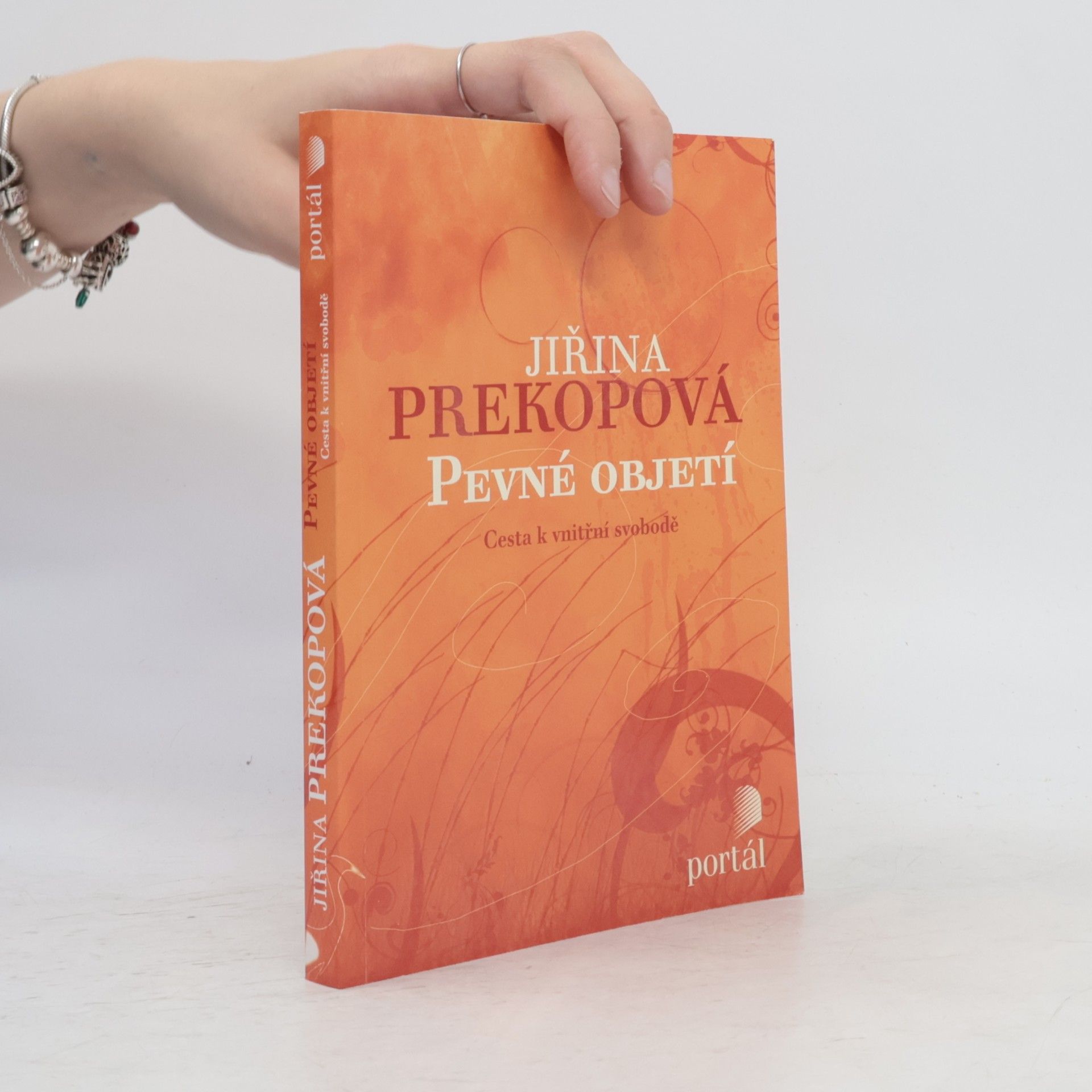 Pevné objetí : cesta k vnitřní svobodě