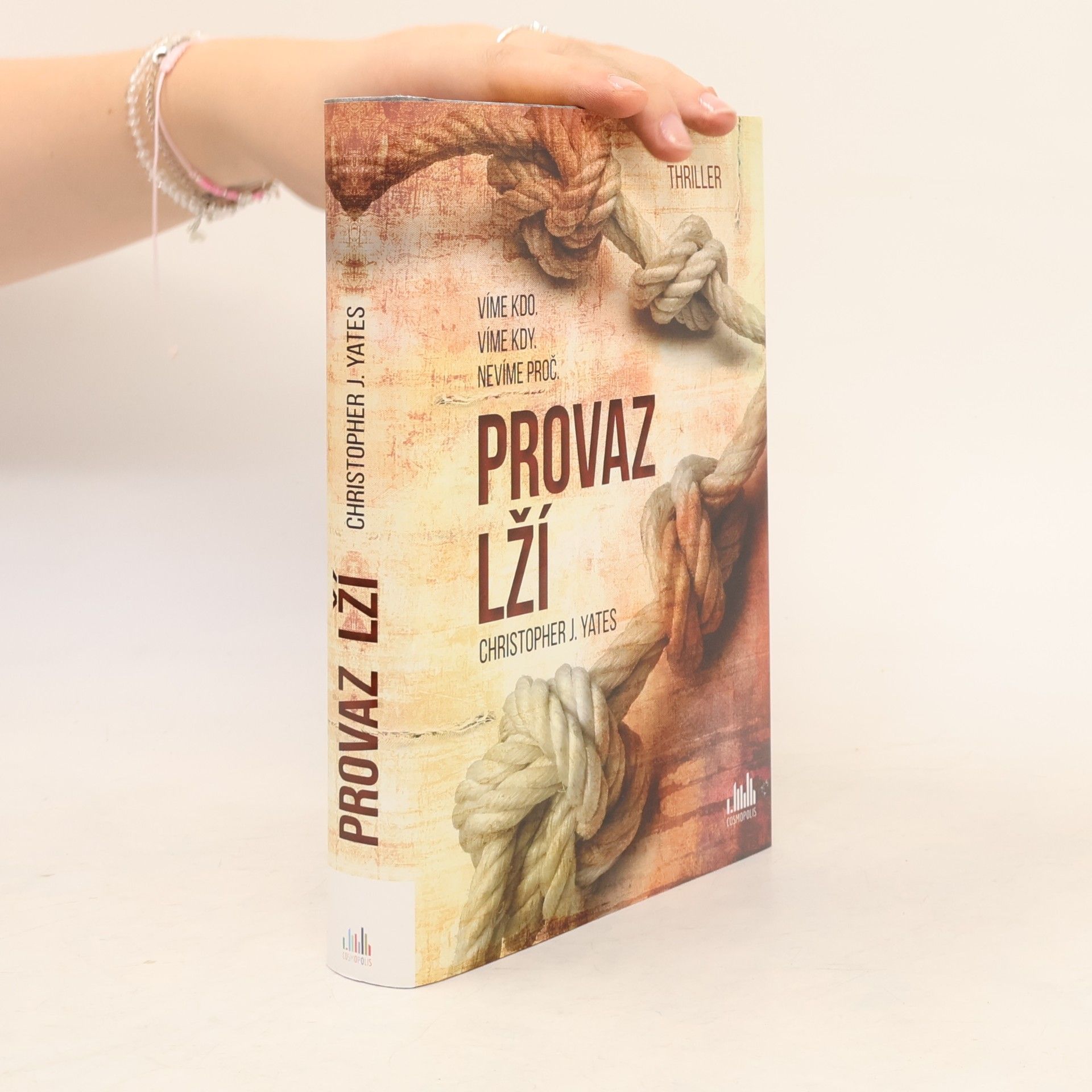 Christopher J. Yates Provaz lží