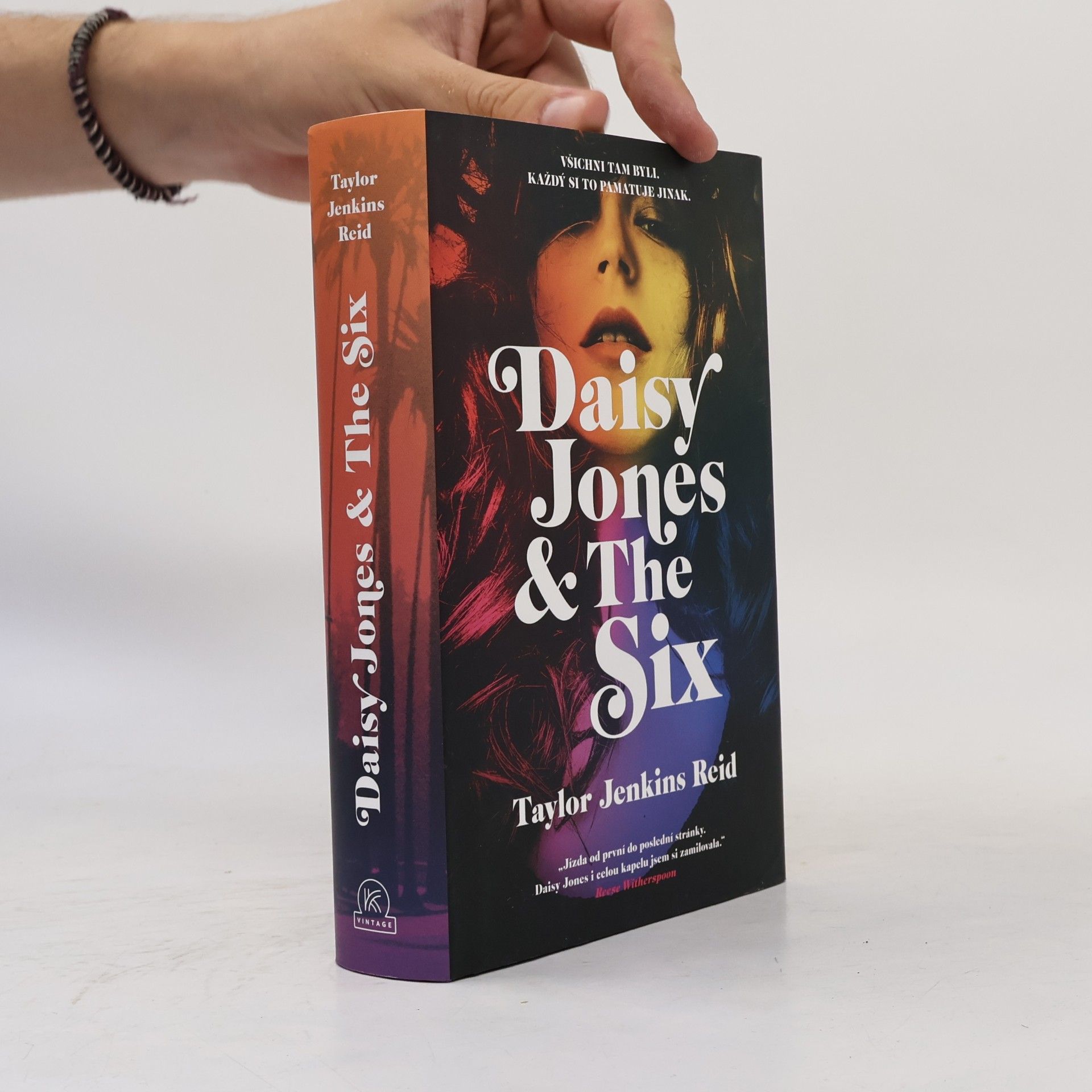 Taylor Jenkins Reid Daisy Jones & The Six