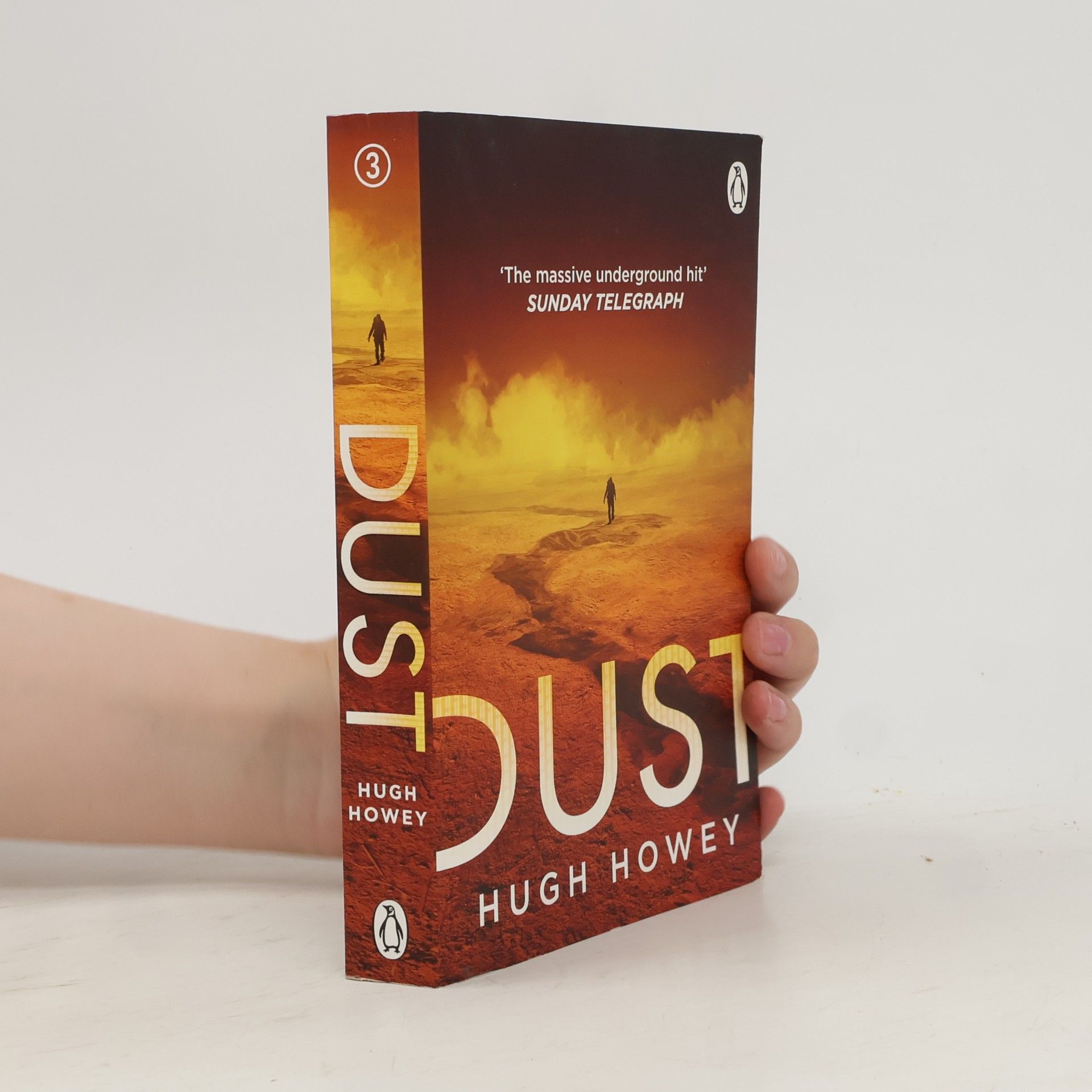 Hugh Howey Dust