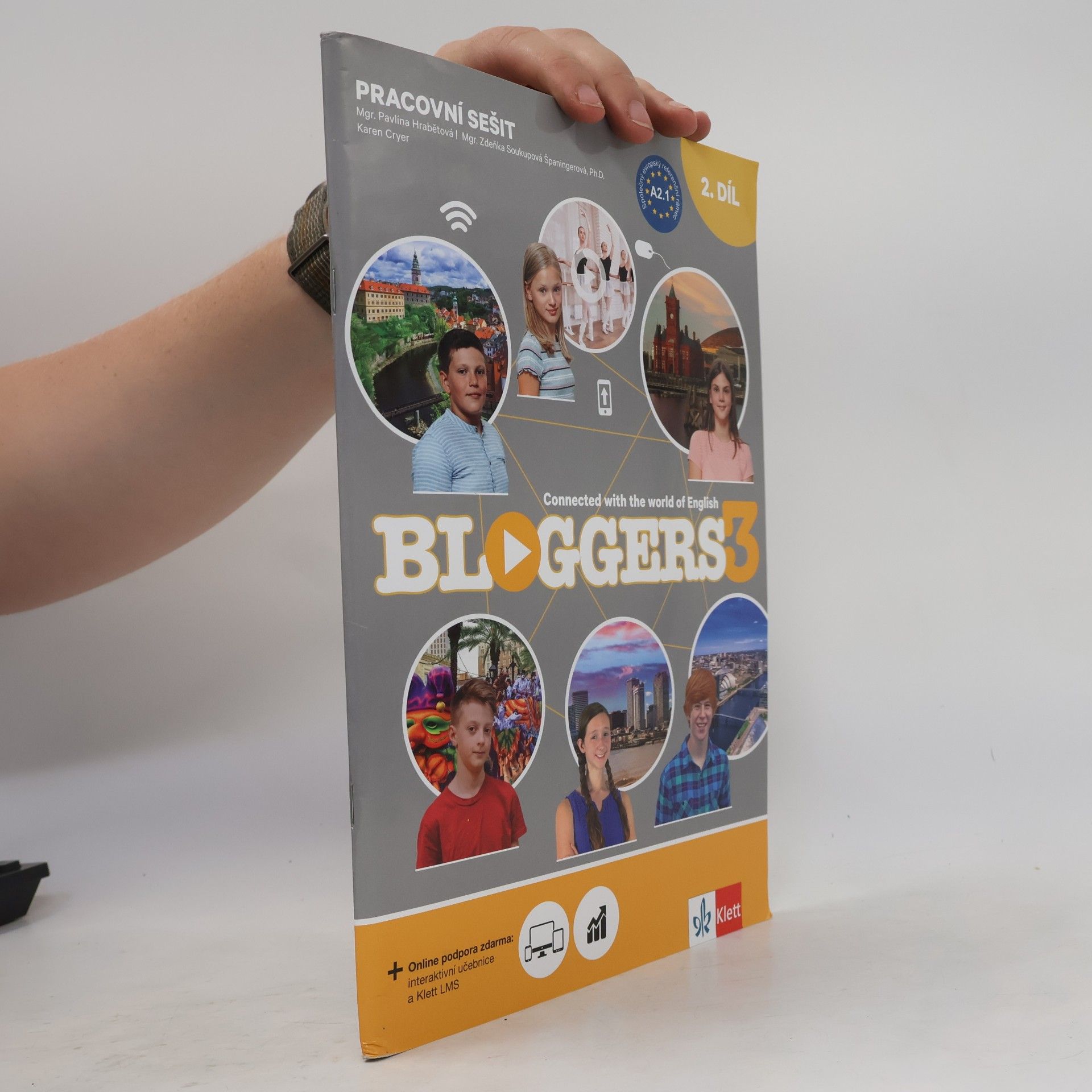 Pavlína Hrabětová Bloggers 3 : Connected With The World of English. Pracovní sešit 2