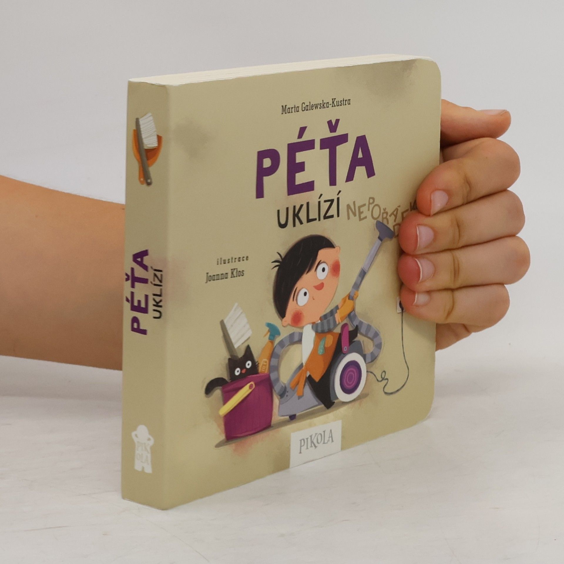 Marta Galewska-Kustra Péťa uklízí