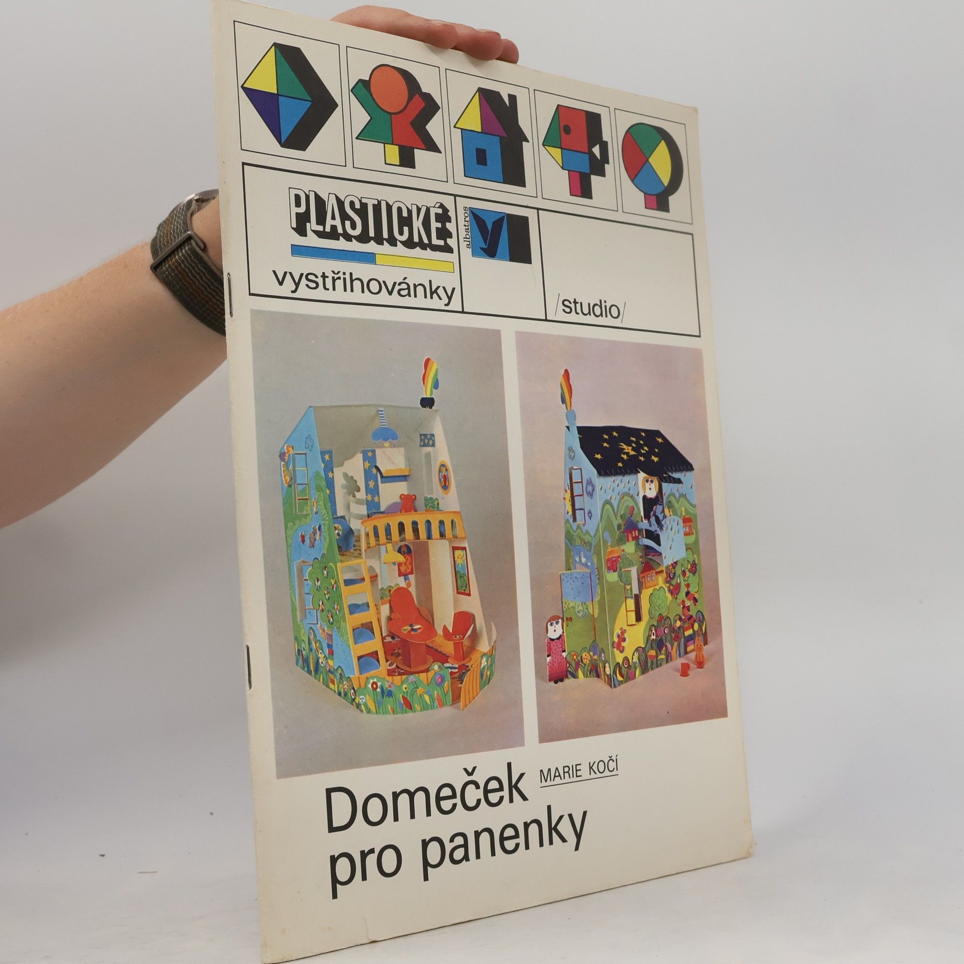 Marie Kočí Domeček pro panenky. Plastické vystřihovánky.
