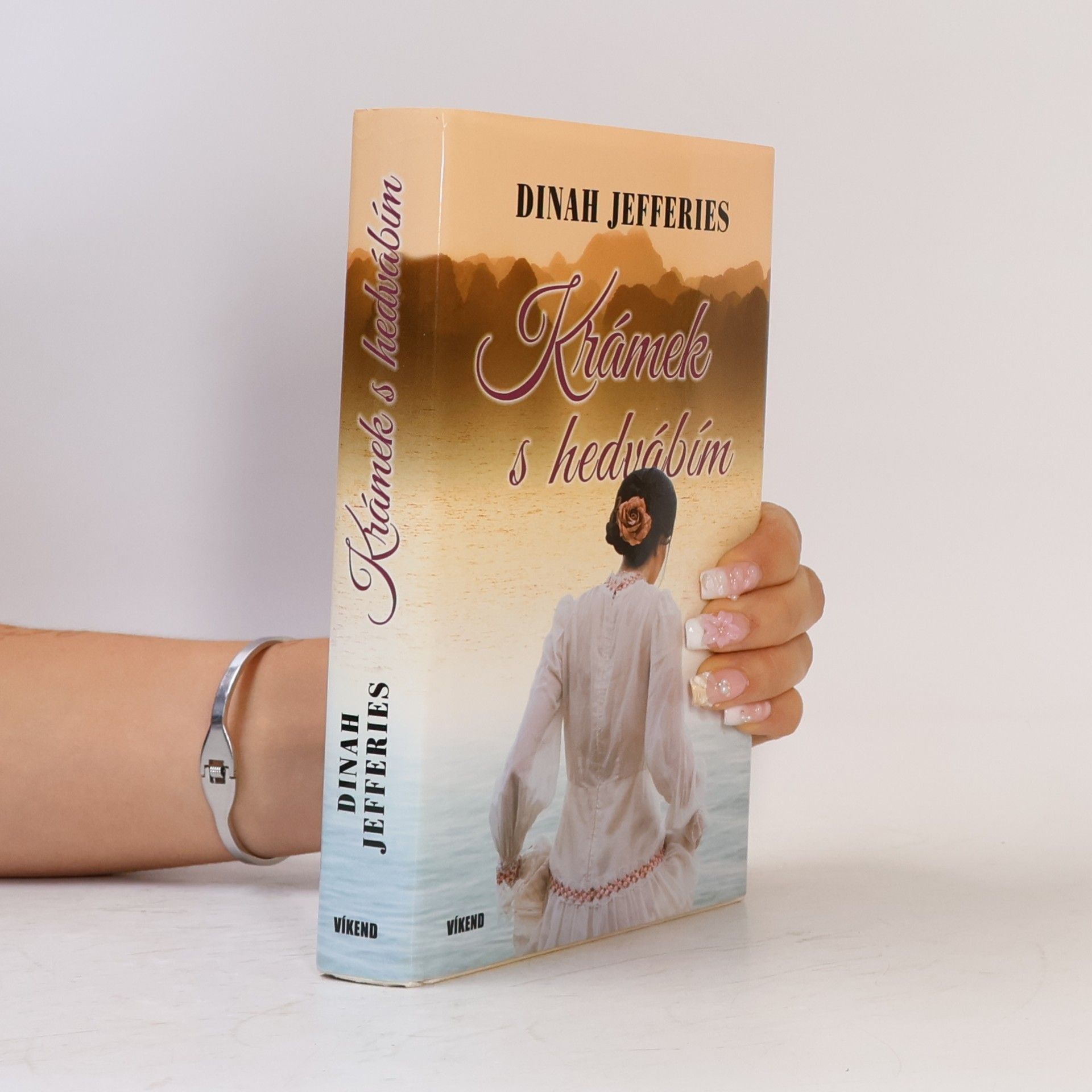 Dinah Jefferies Krámek s hedvábím