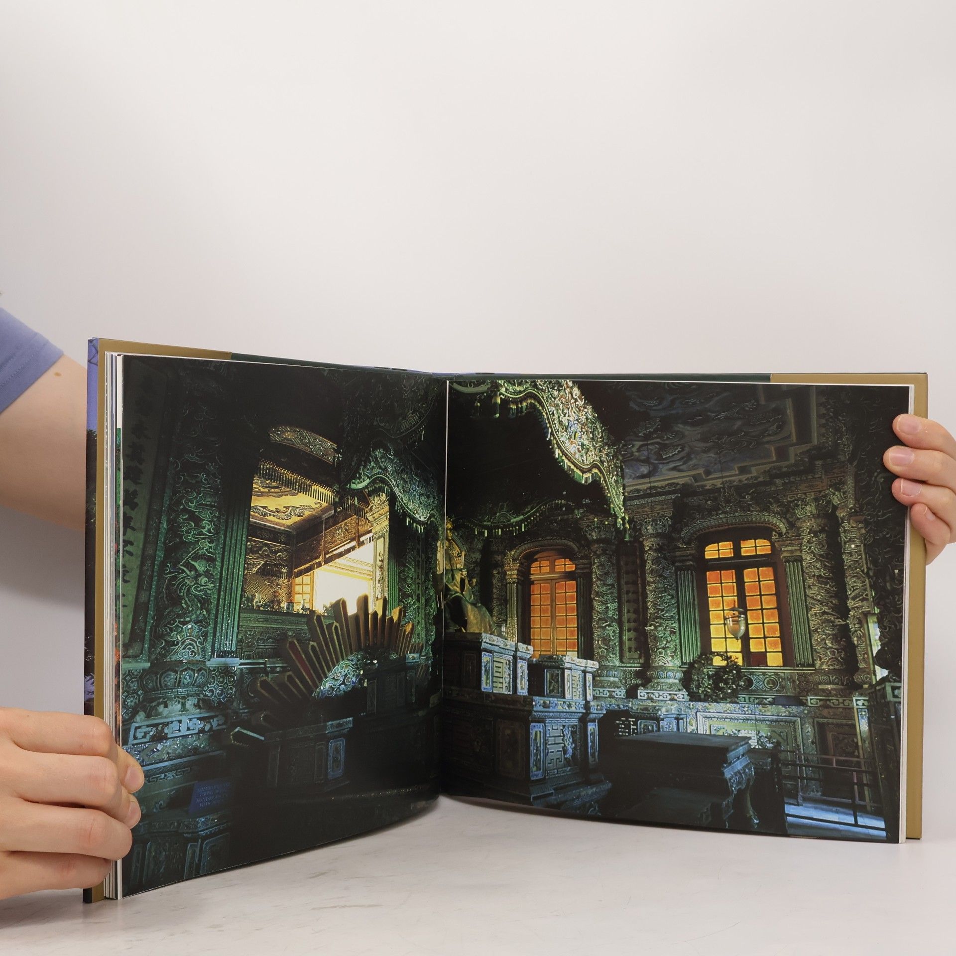 Thomas Renaut Capitals of Legend: Hue