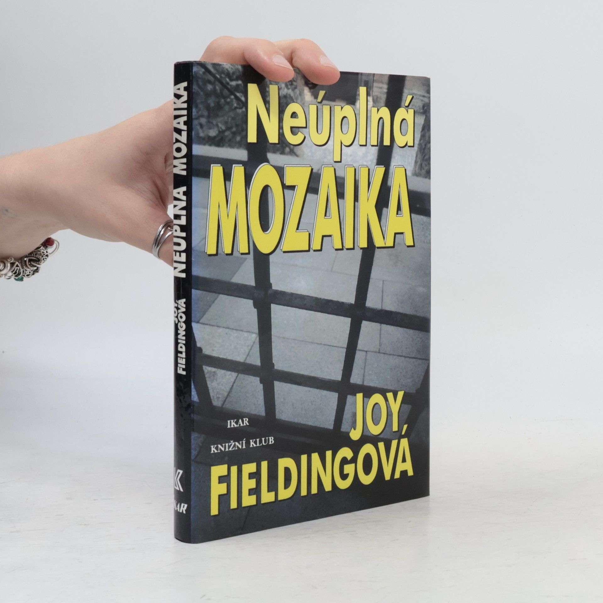Joy Fielding Neúplná mozaika