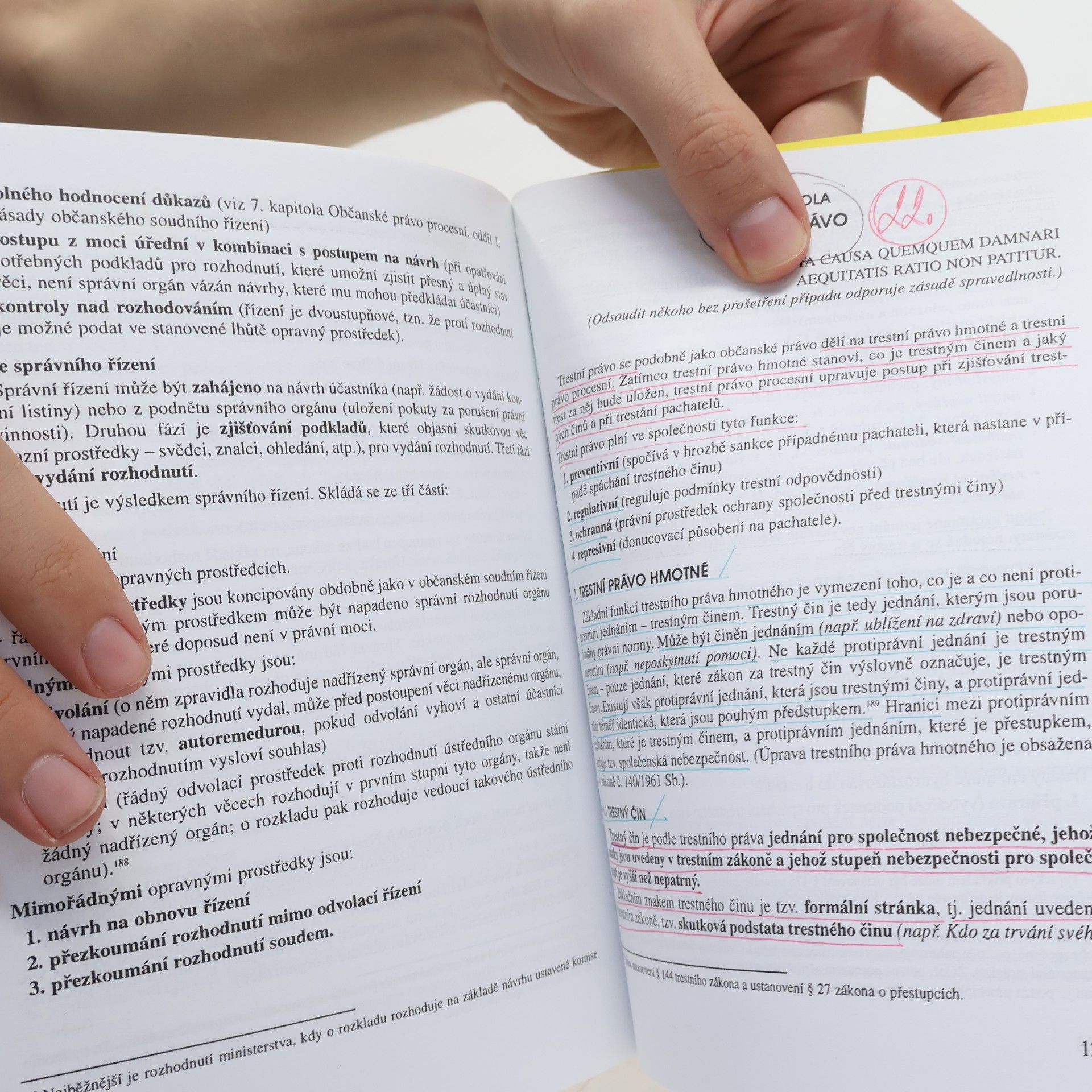 Stanislav Sádovský Základy práva: Učební text pro studenty FTVS UK