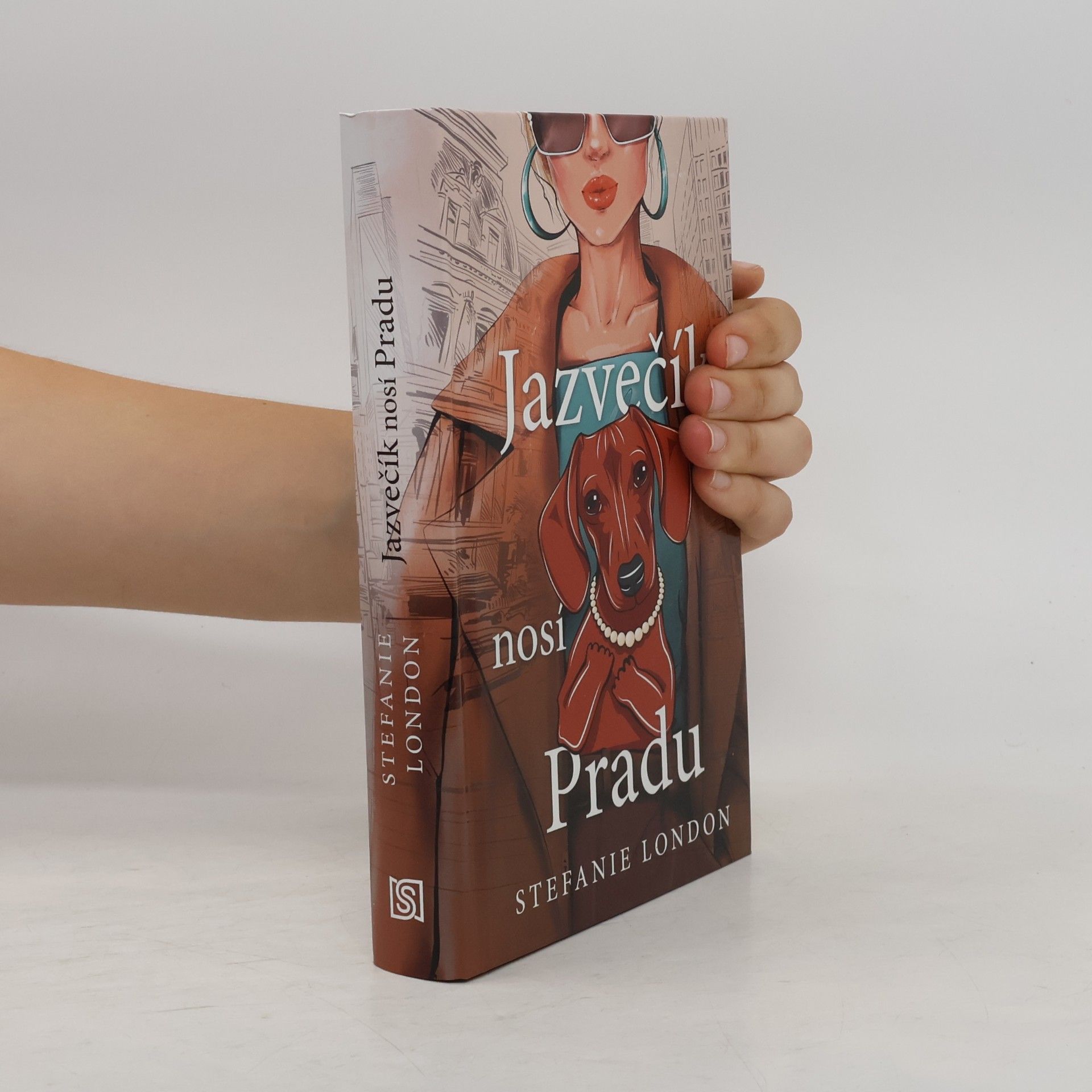Stefanie London Jazvečík nosí Pradu