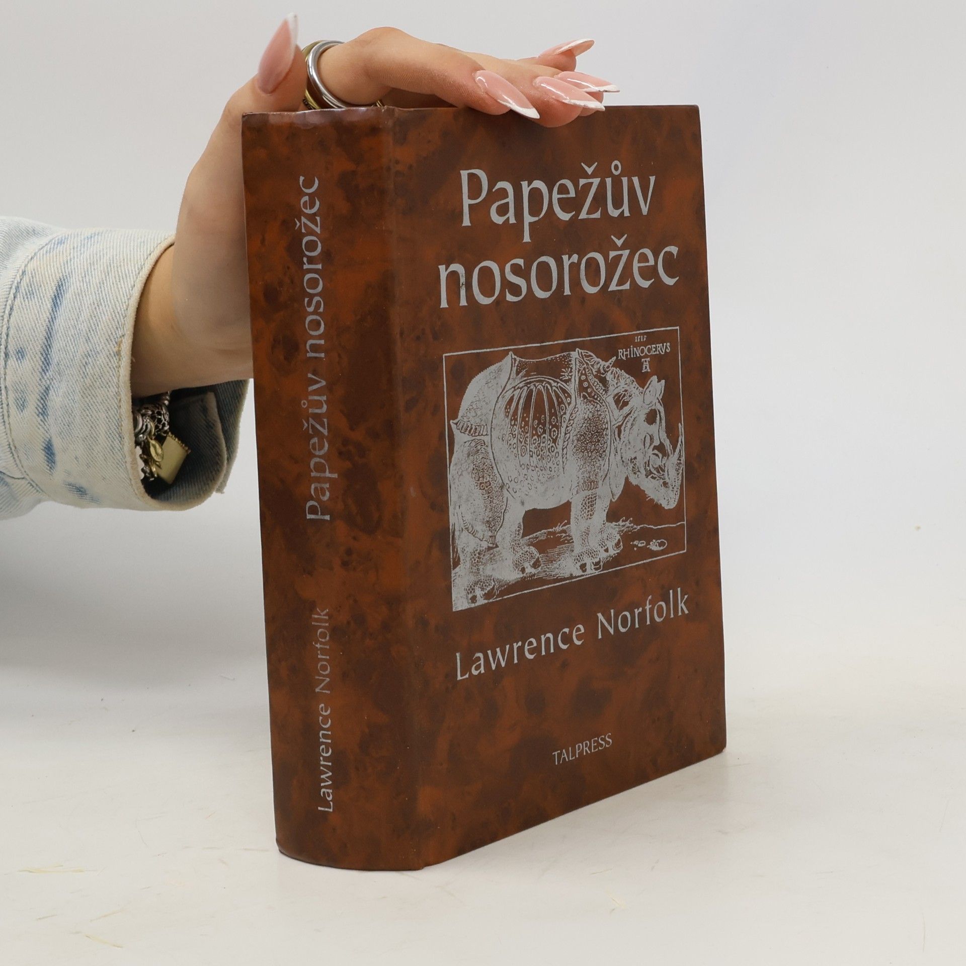 Lawrence Norfolk Papežův nosorožec