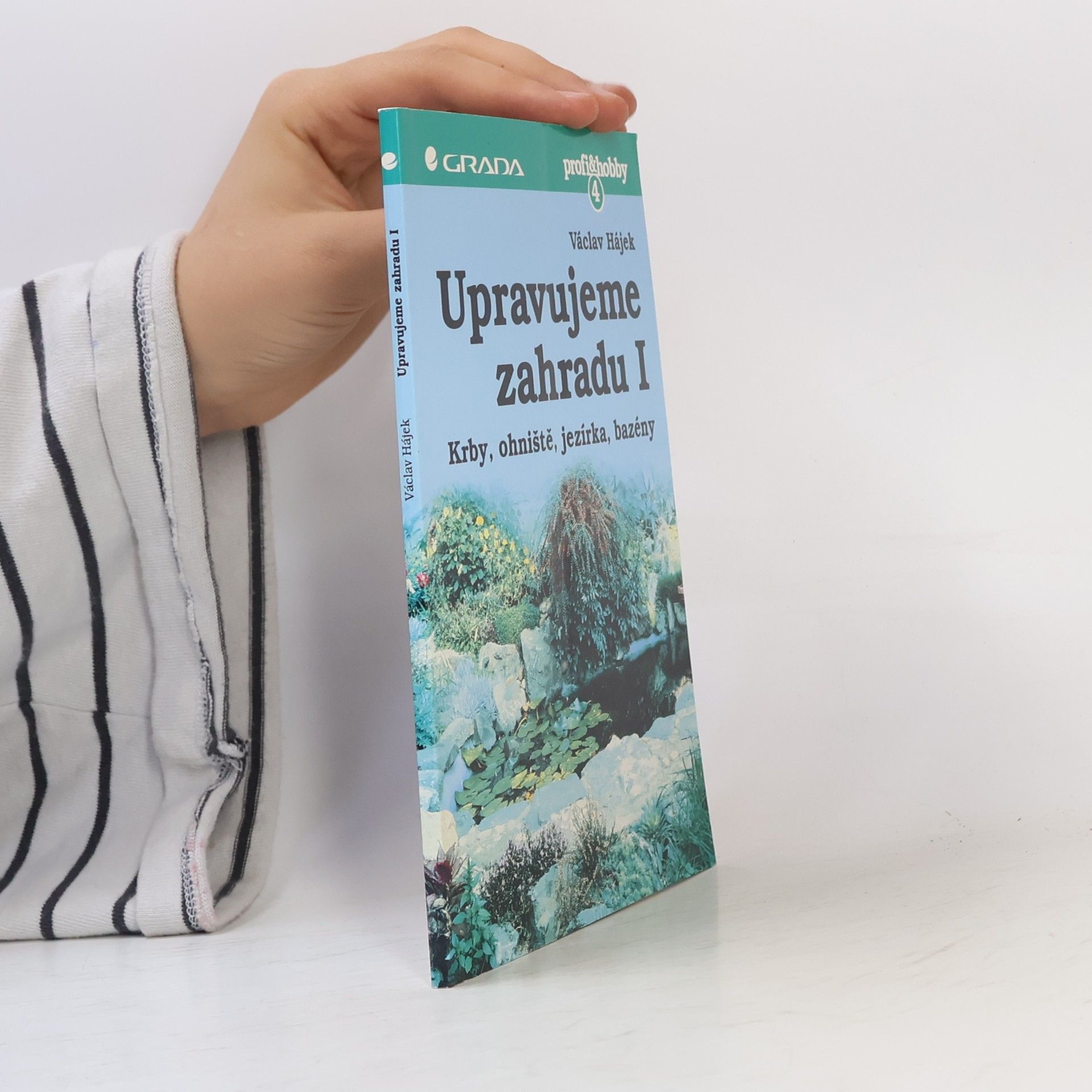 Václav Hájek Upravujeme zahradu. Krby, ohniště, jezírka, bazény. 1. díl.