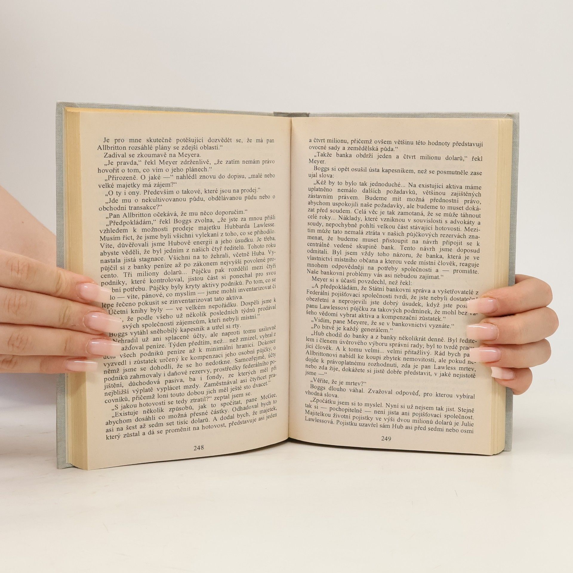 John D. MacDonald Tři případy a Travis McGee