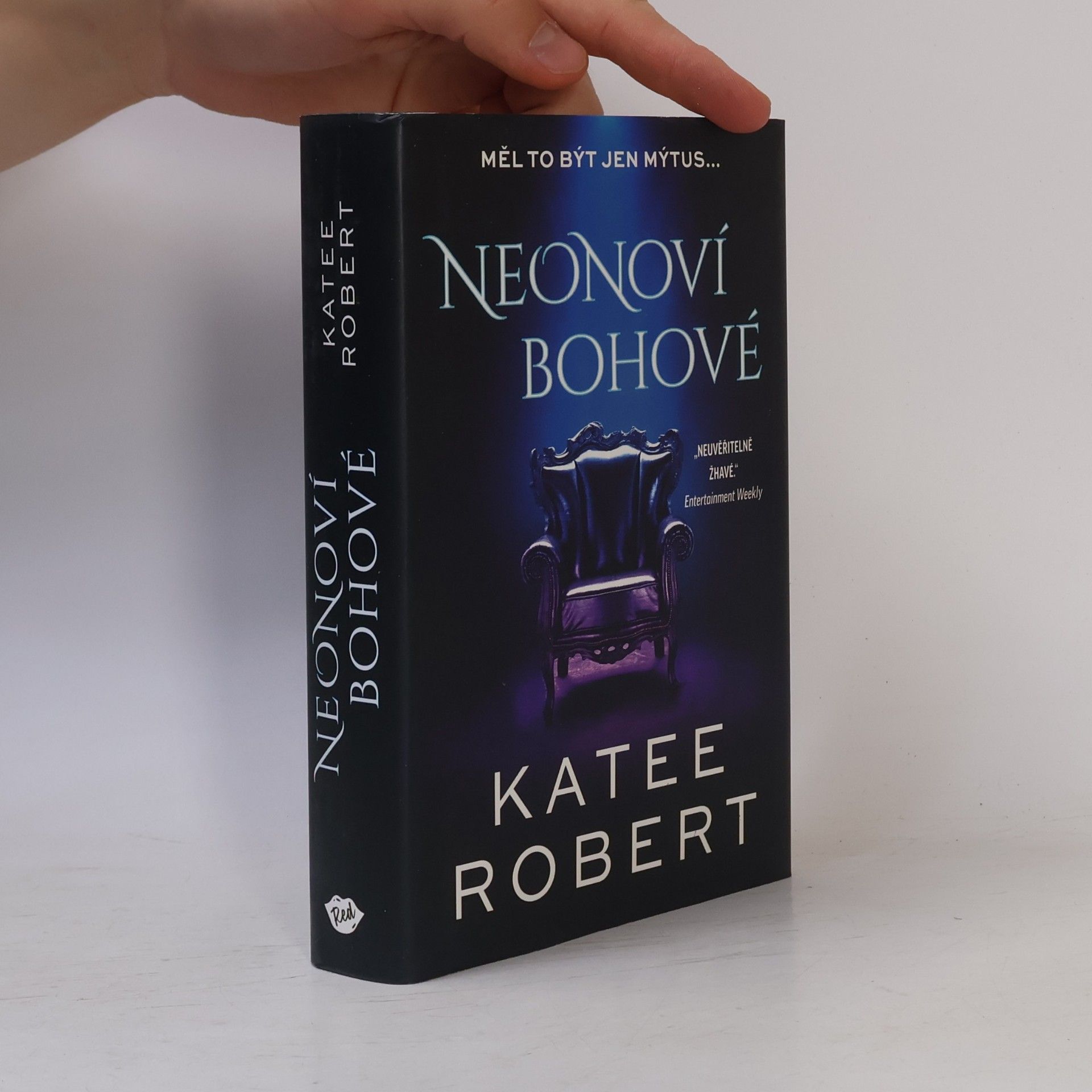 Katee Robert Neonoví bohové