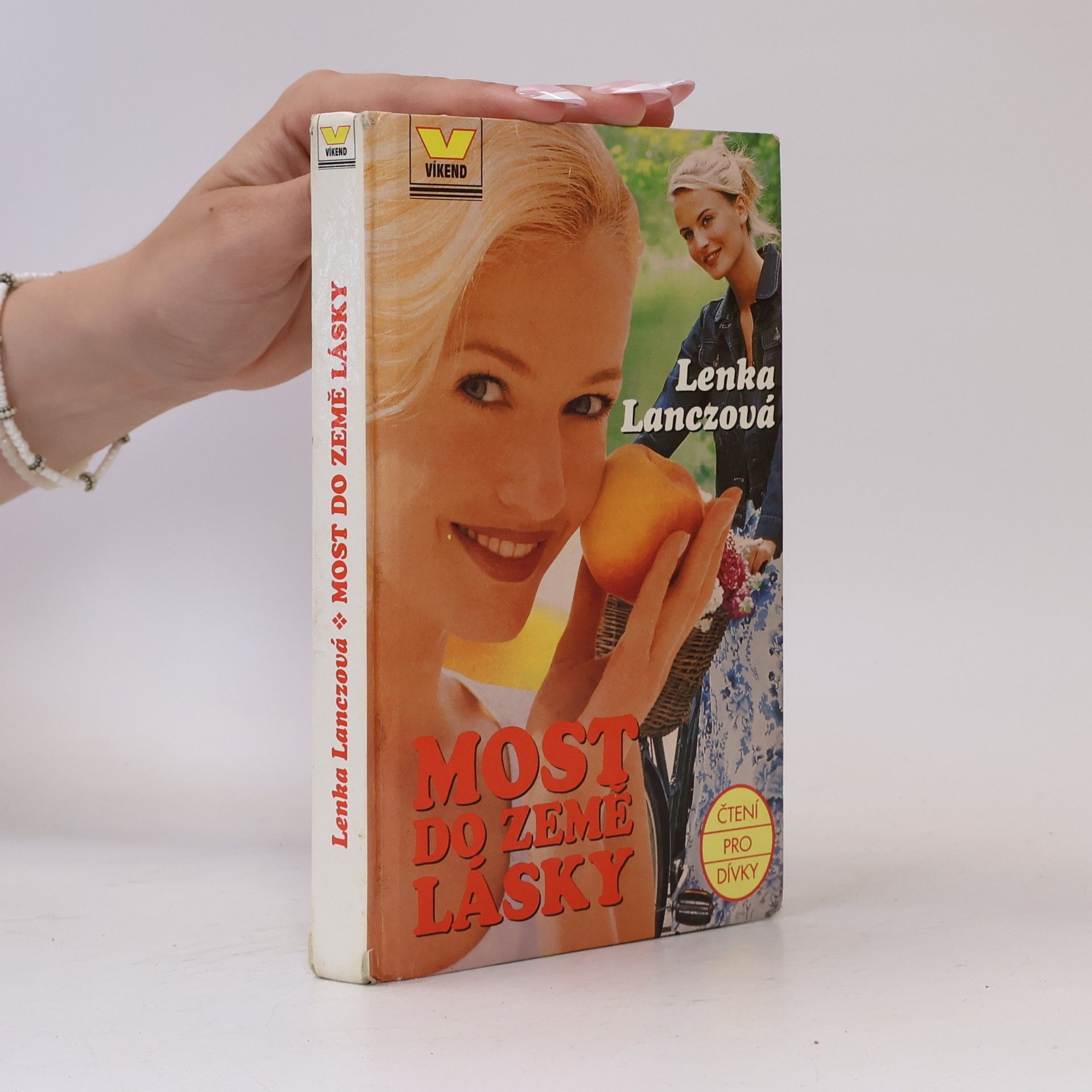 Lenka Lanczová Most do Země lásky
