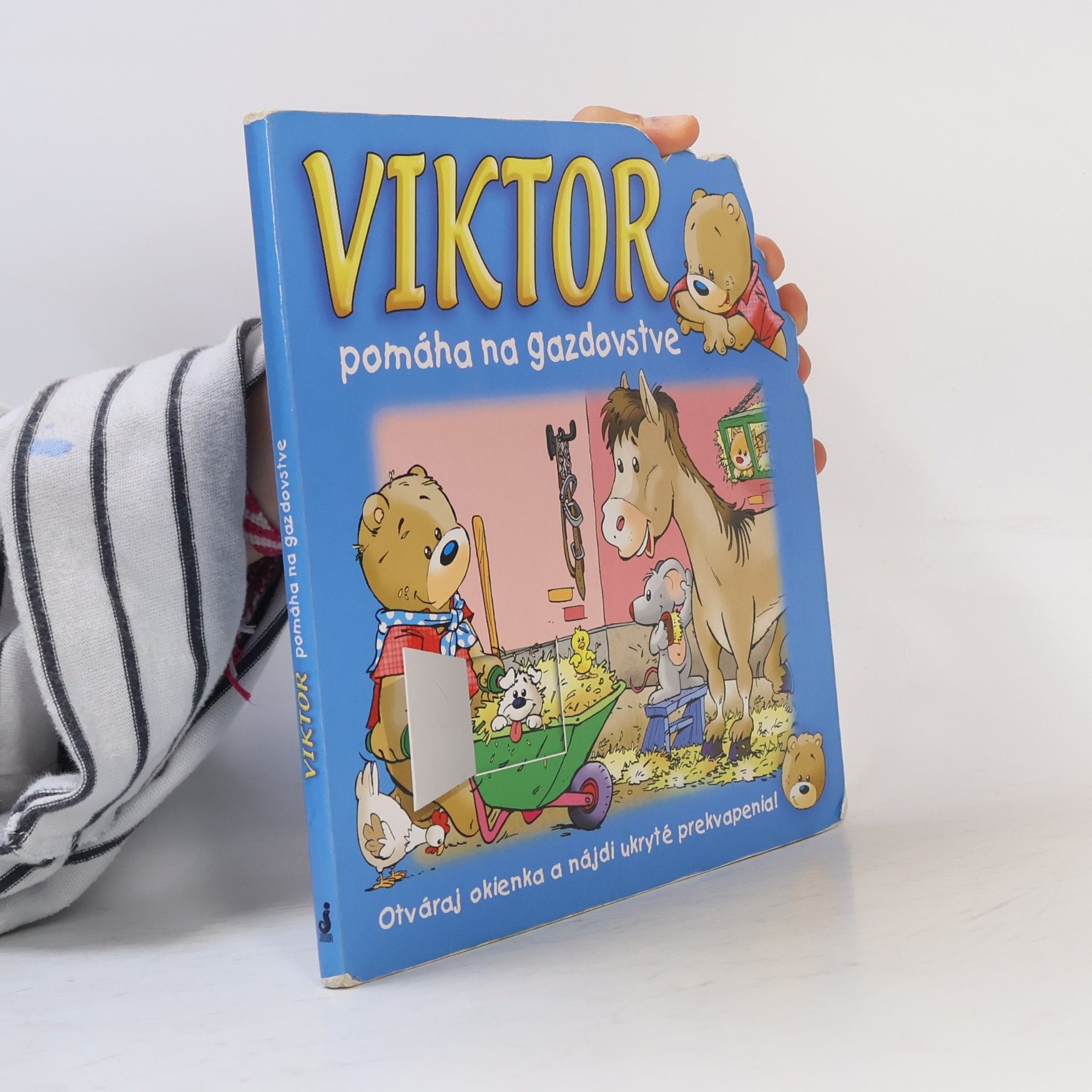 Autorenkollektiv Viktor pomáha na gazdovstve