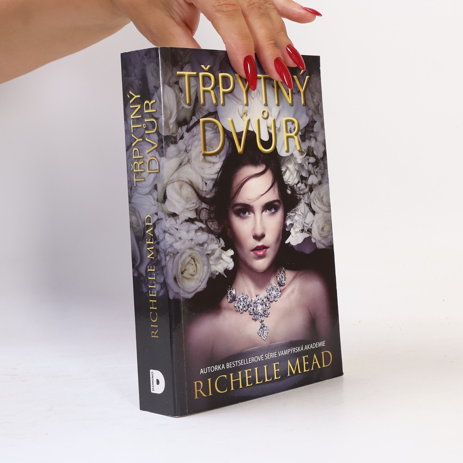 Richelle Mead Třpytný dvůr