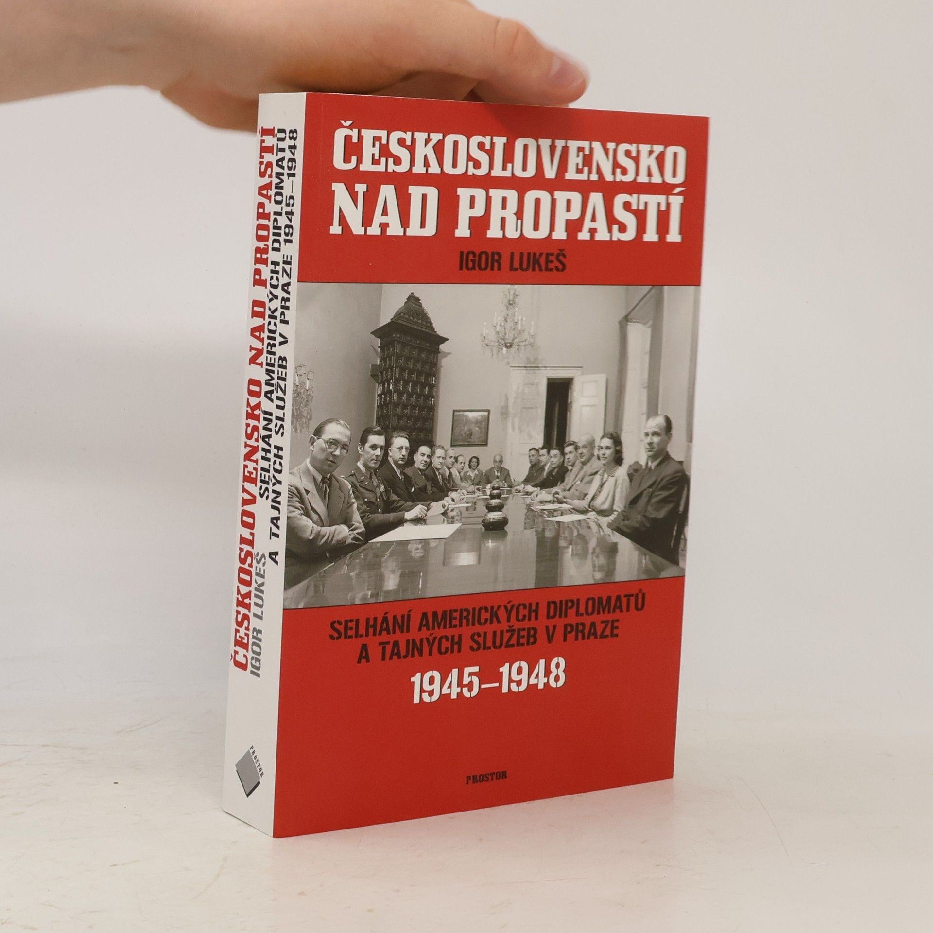 Igor Lukeš Československo nad propastí : selhání amerických diplomatů a tajných služeb v Praze 1945-1948