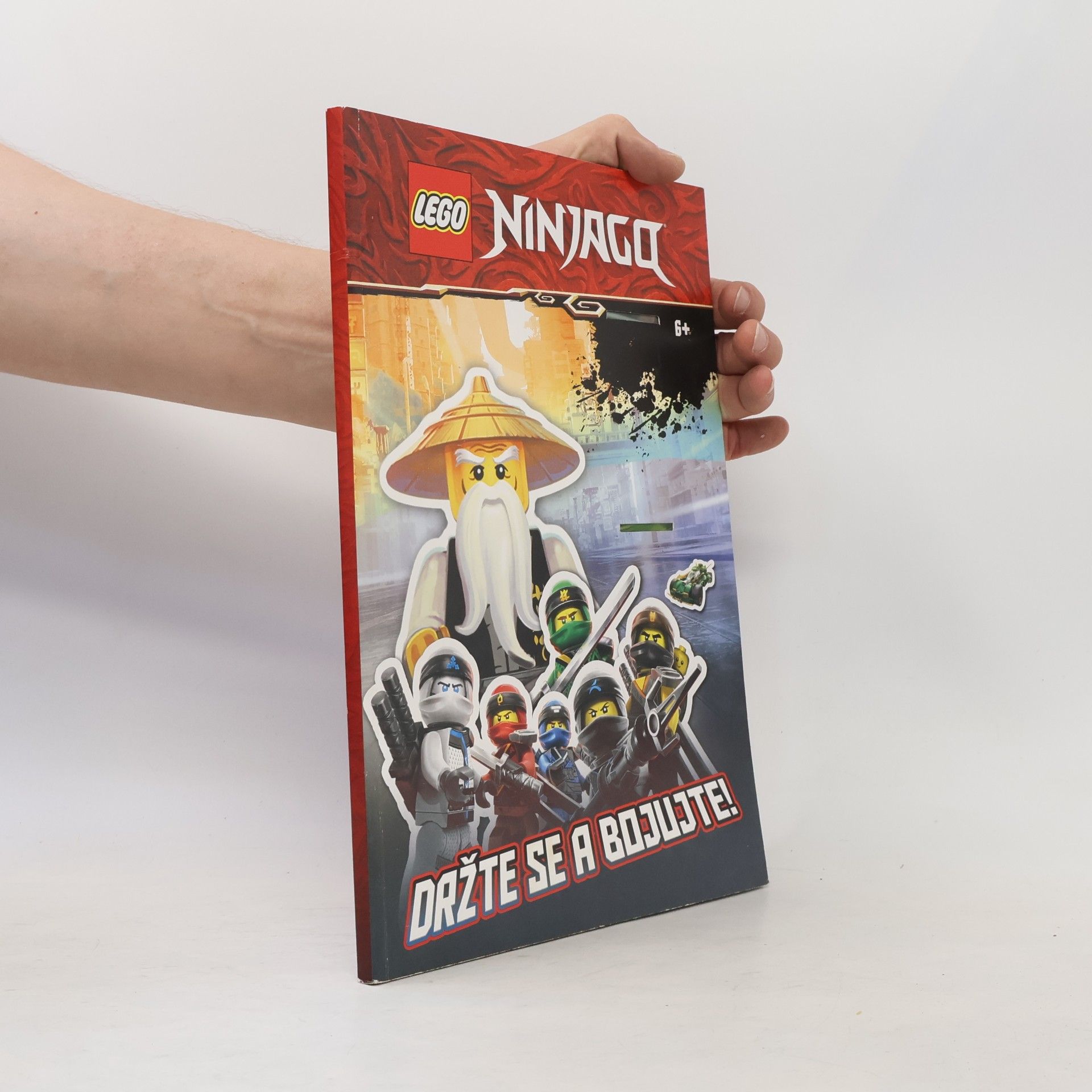 Kolektiv autorů LEGO Ninjago. Držte se a bojujte!