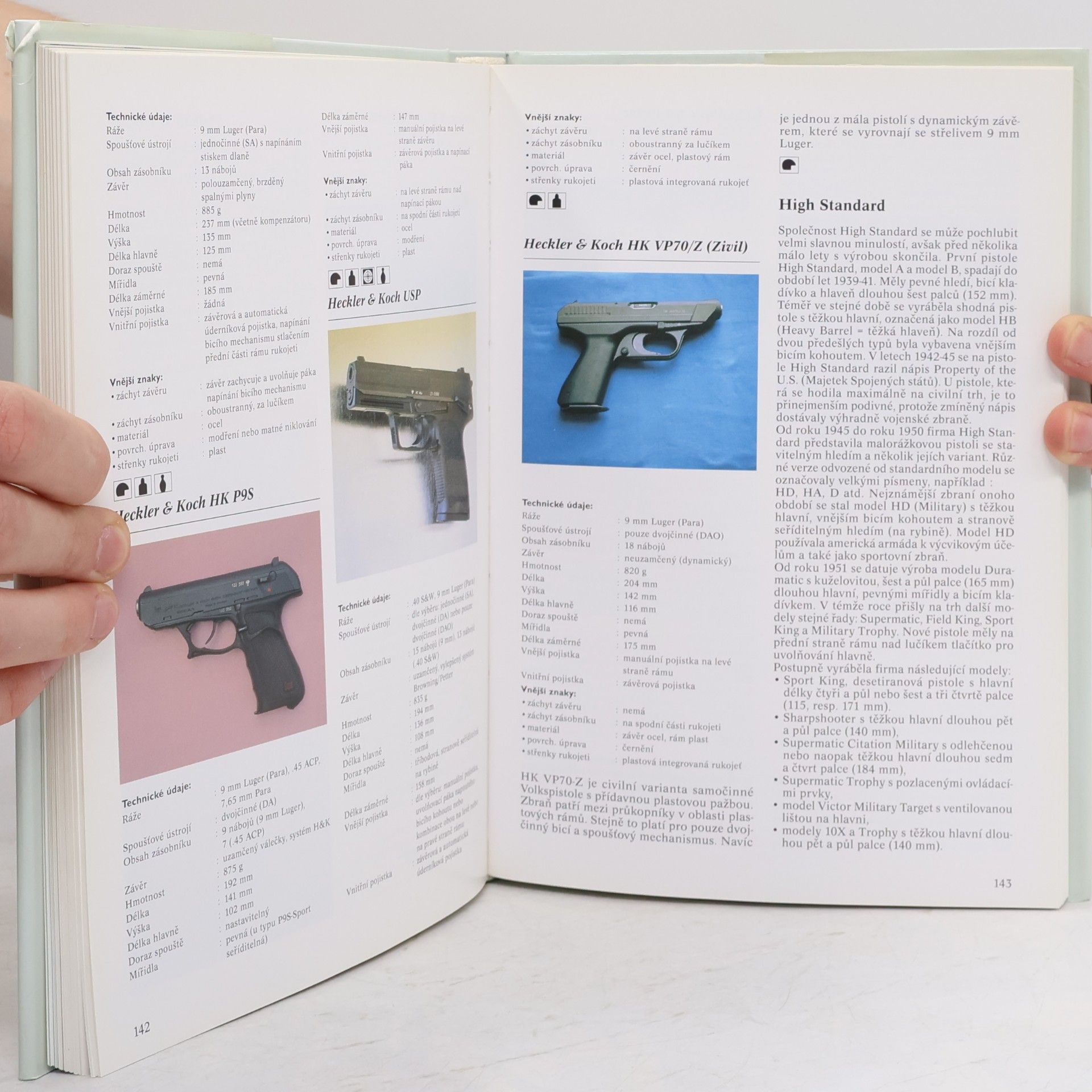 A. E. Hartink Encyklopedie pistolí a revolverů