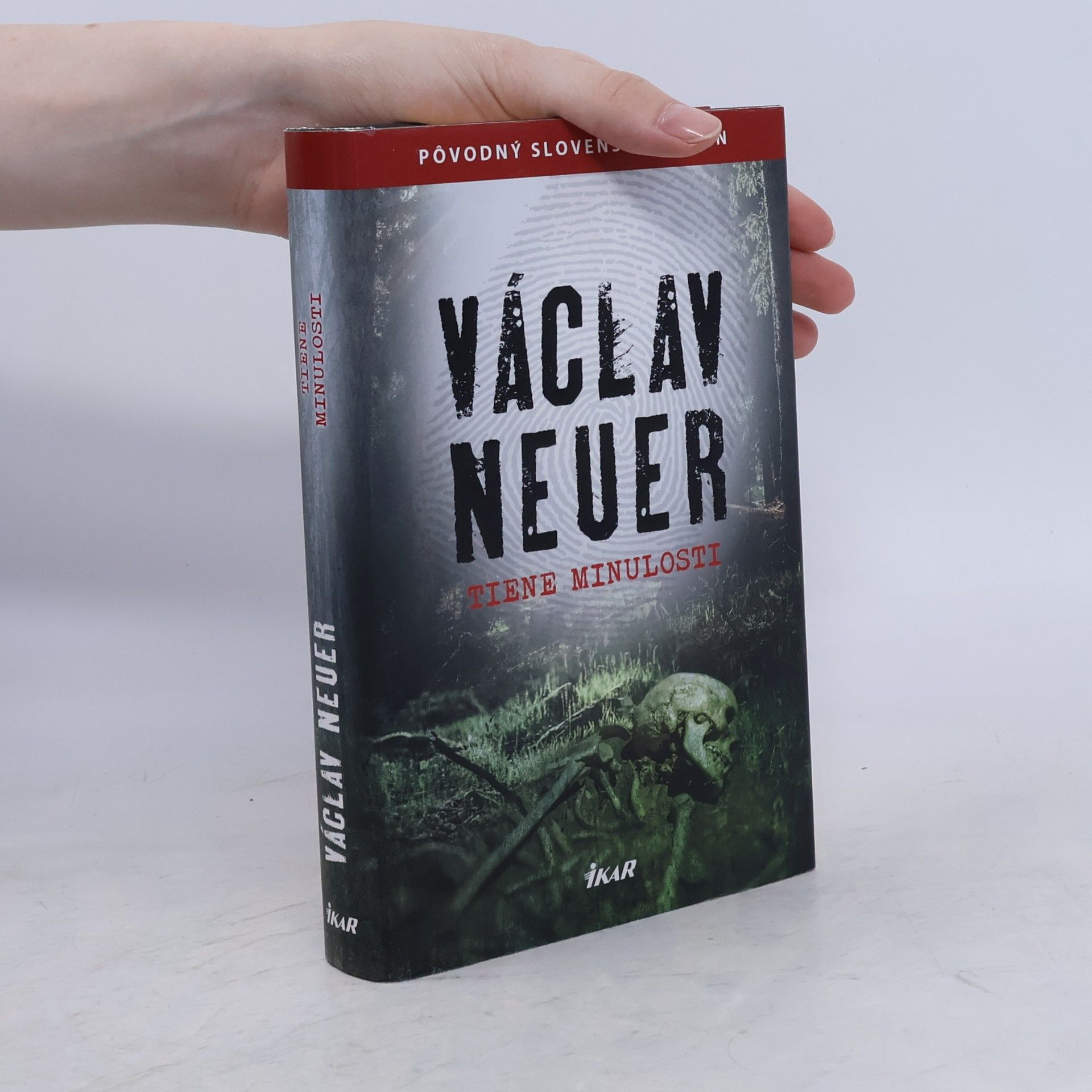 Václav Neuer Tiene minulosti