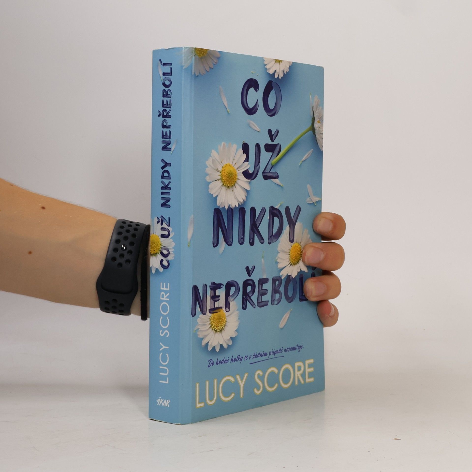 Lucy Score Co už nikdy nepřebolí