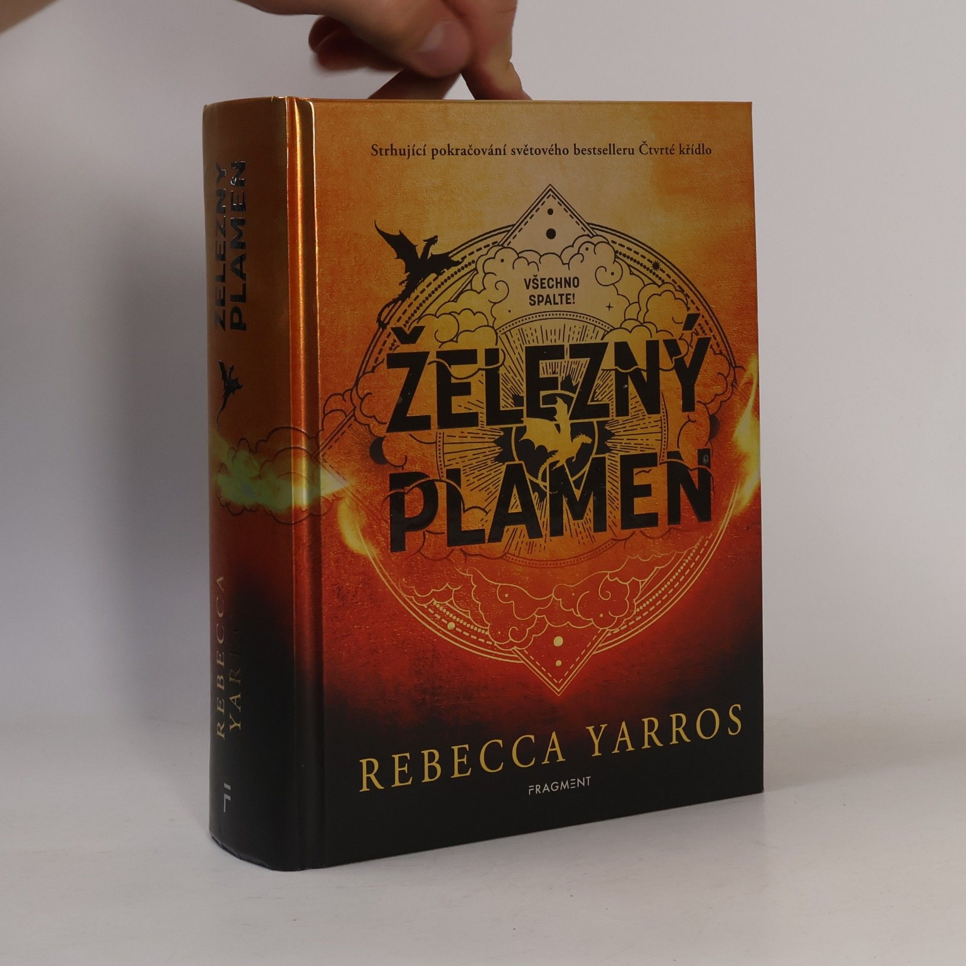 Rebecca Yarros Železný plamen