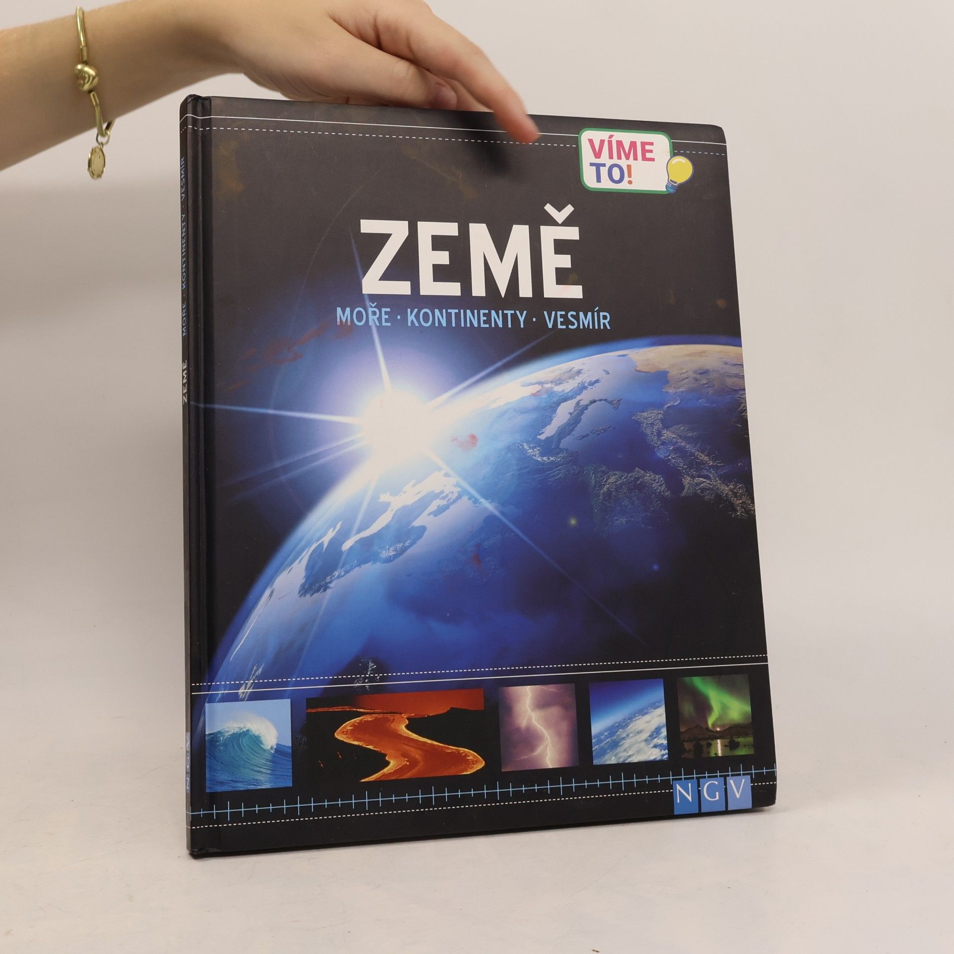 Autorenkollektiv Země. Moře, kontinenty, vesmír