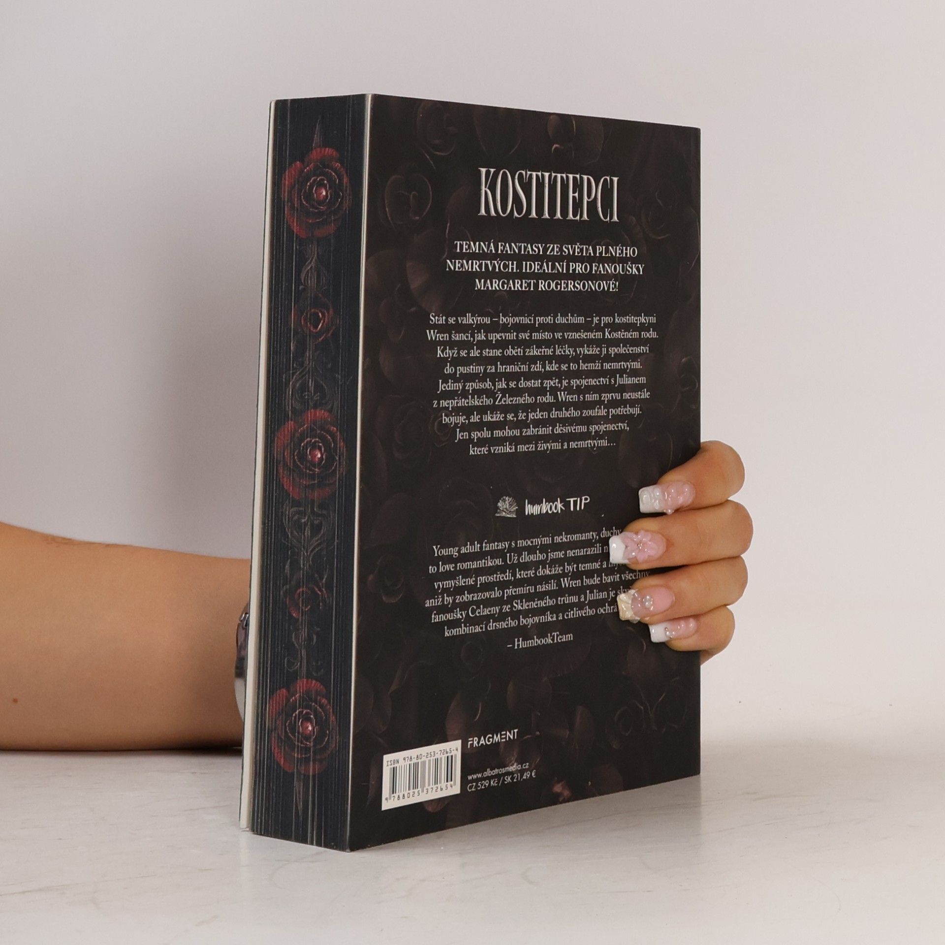 Nicki Pau Preto Kostitepci