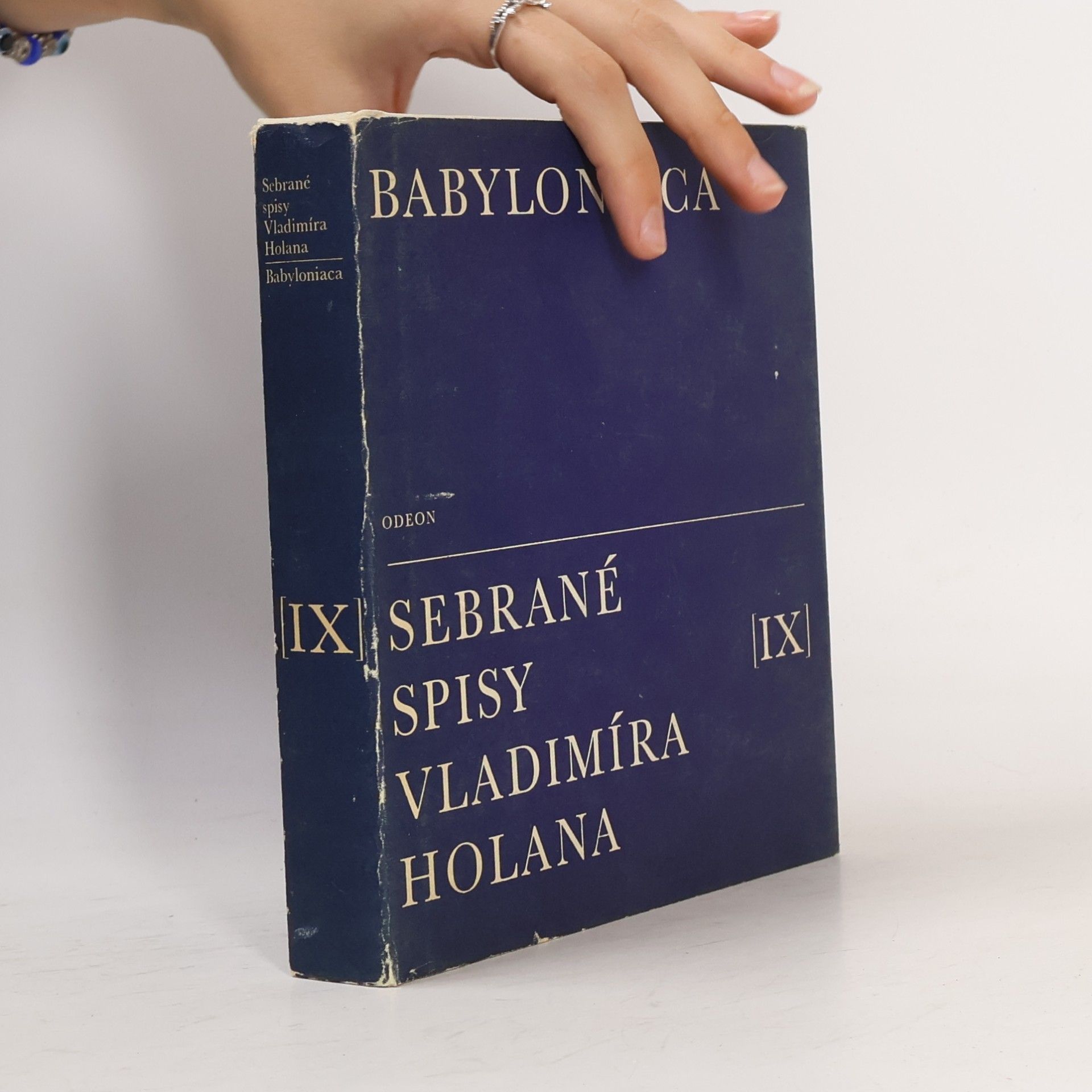 Sebrané spisy Vladimíra Holana IX. Babyloniaca