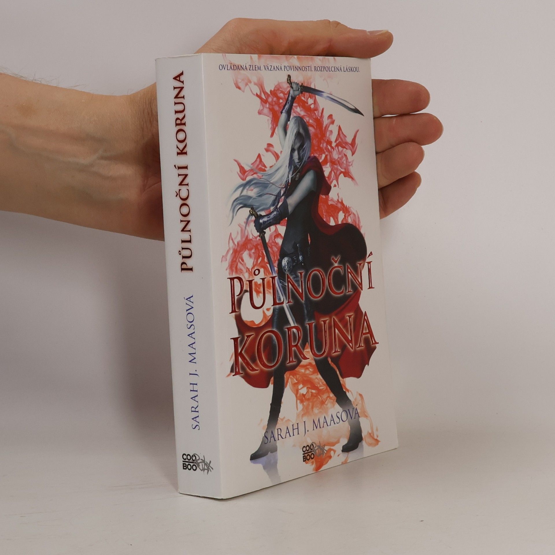 Sarah J. Maas Půlnoční koruna