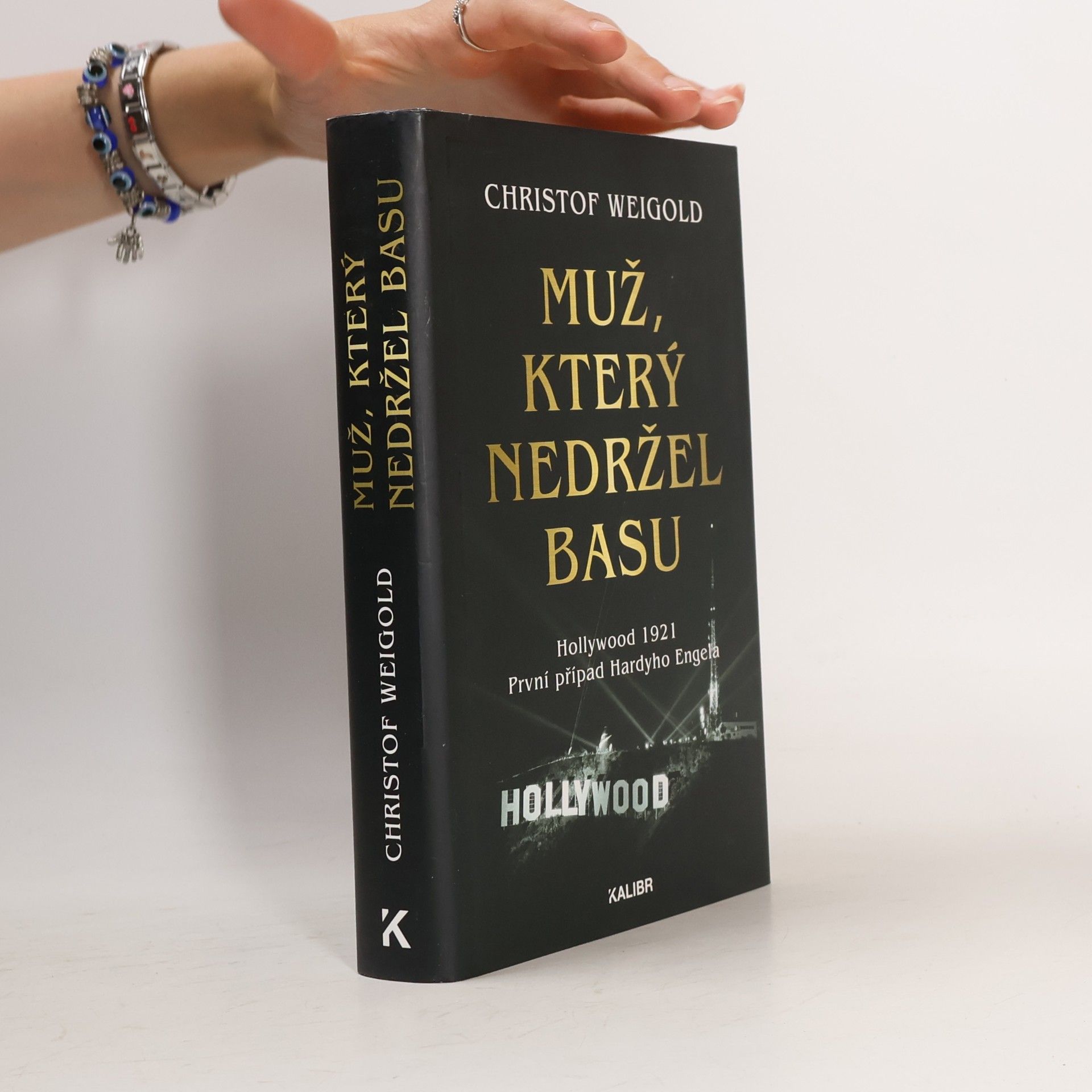 Muž, který nedržel basu