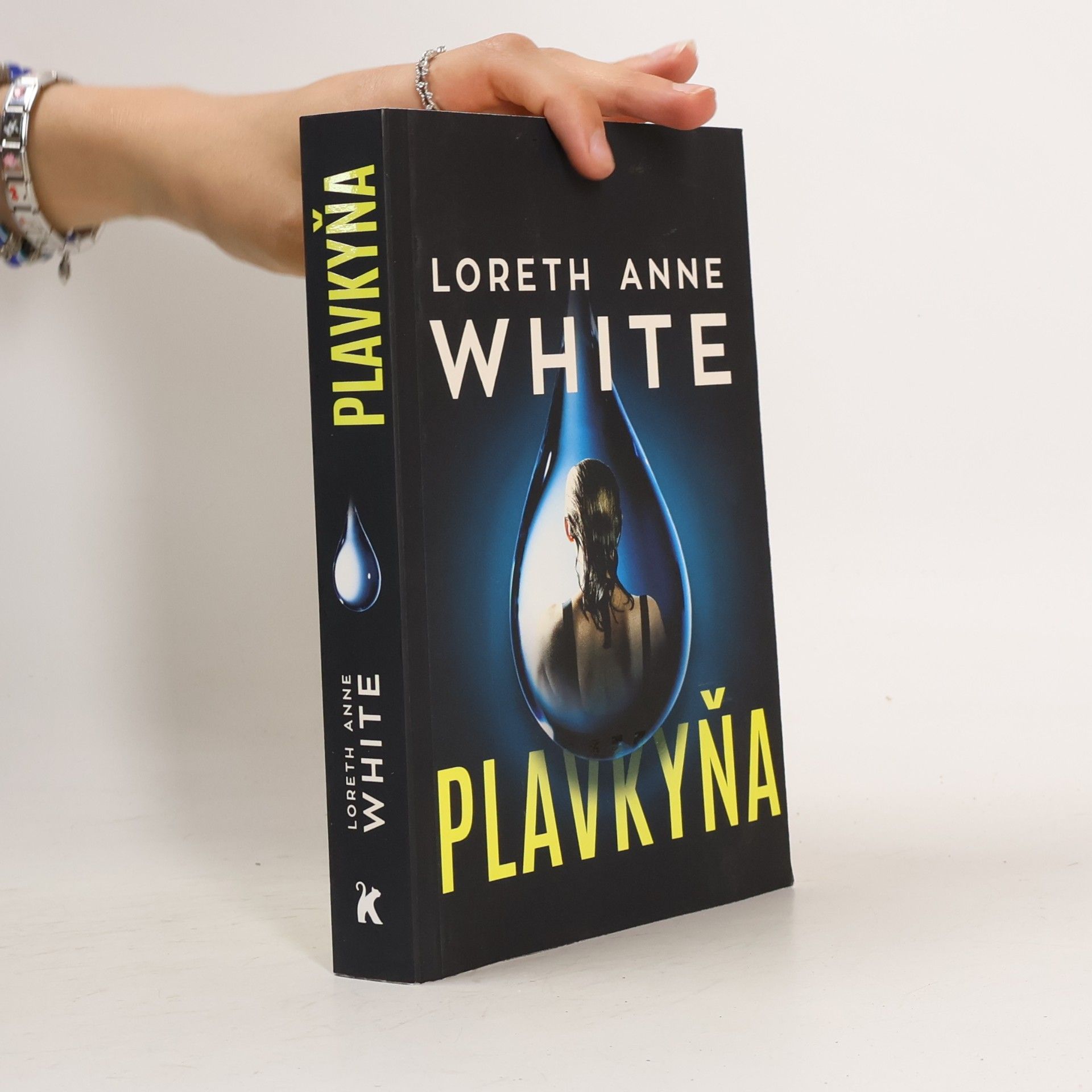 Loreth Anne White Plavkyňa