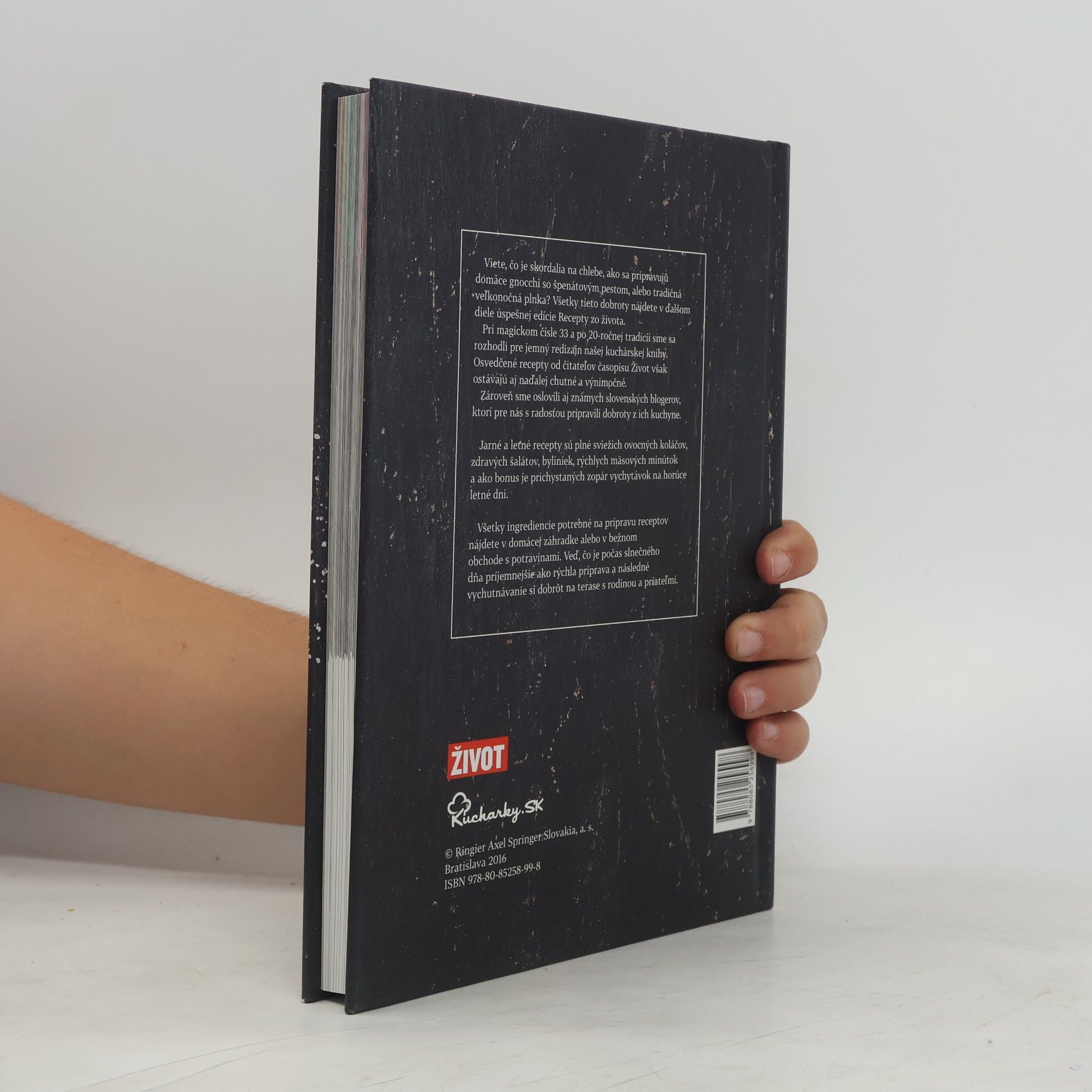 Various authors Jar & leto v kuchyni : Sezónna kuchařka. Recepty zo života 33