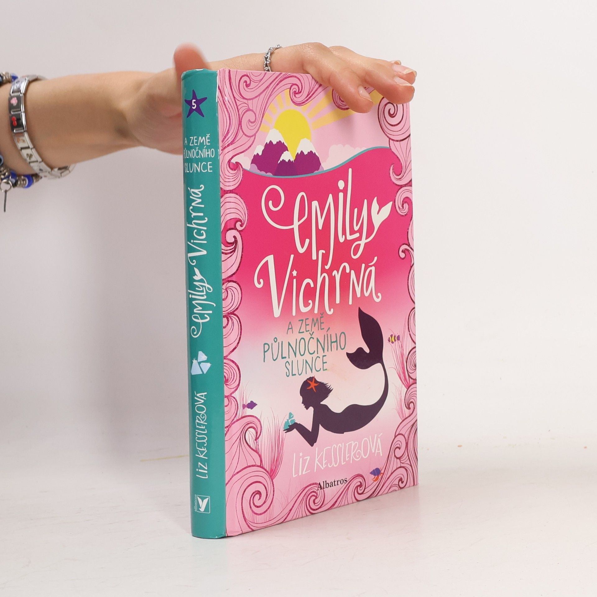 Liz Kessler Emily Vichrná a země půlnočního slunce