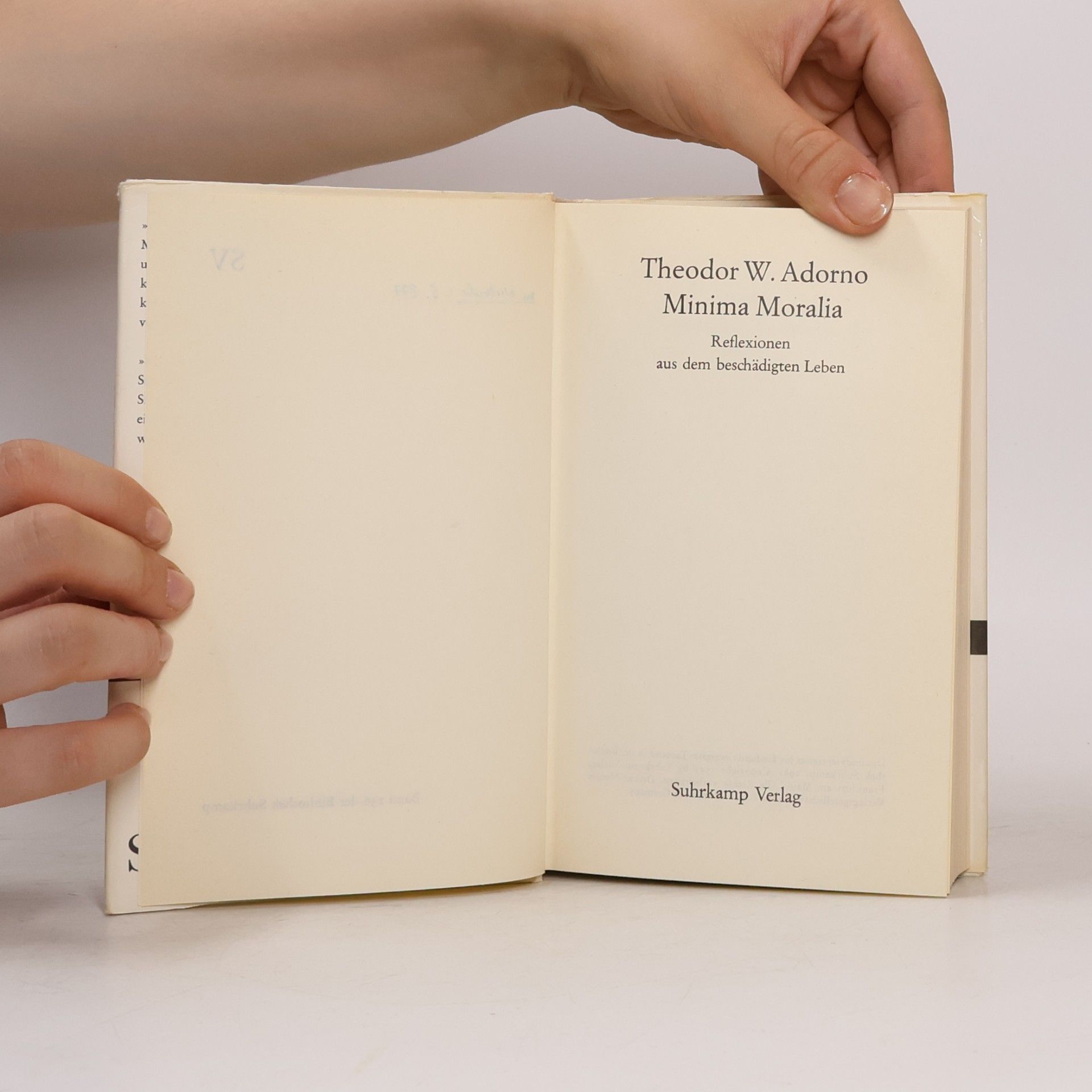Theodor W. Adorno Minima Moralia