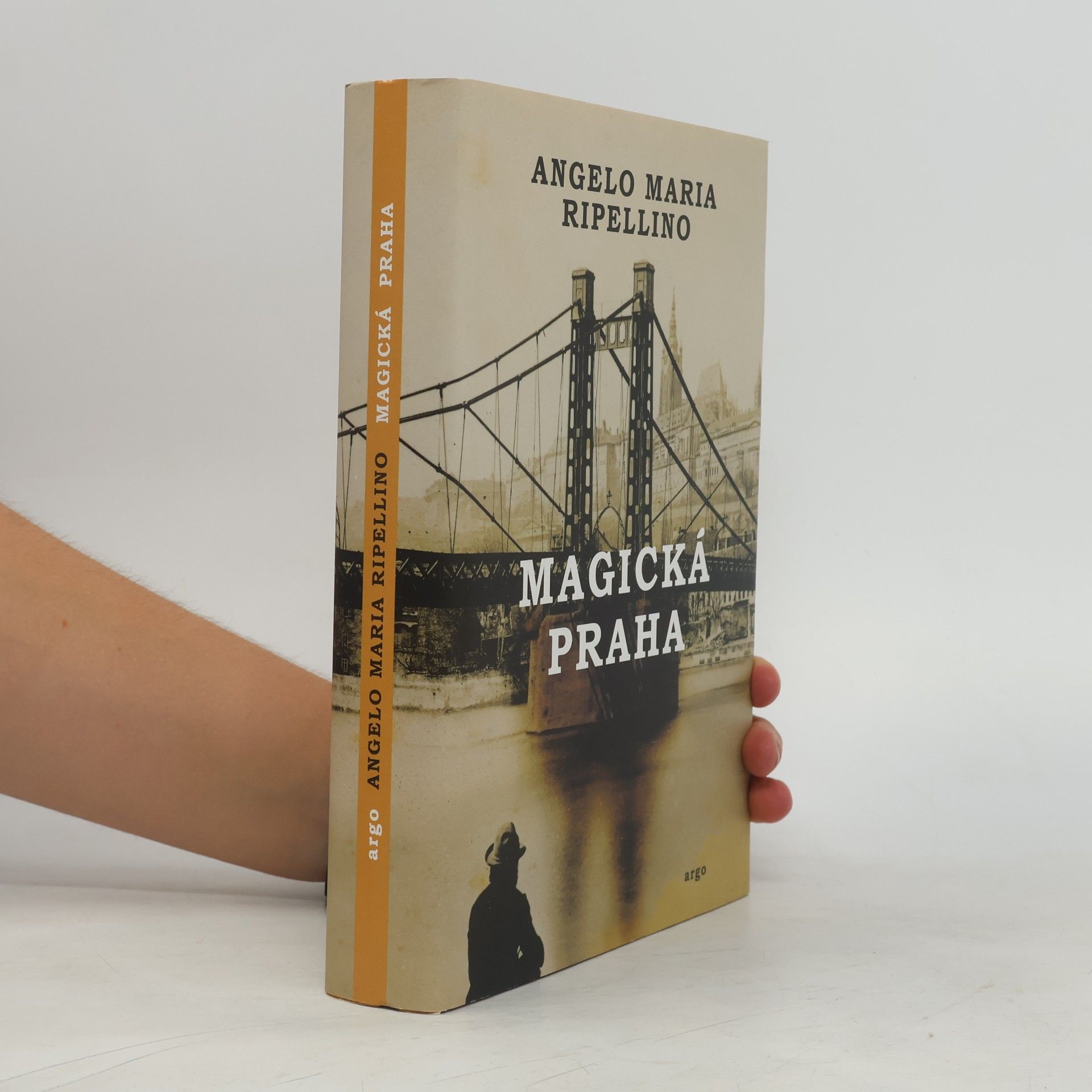 Анджело Мария Рипеллино Magická Praha