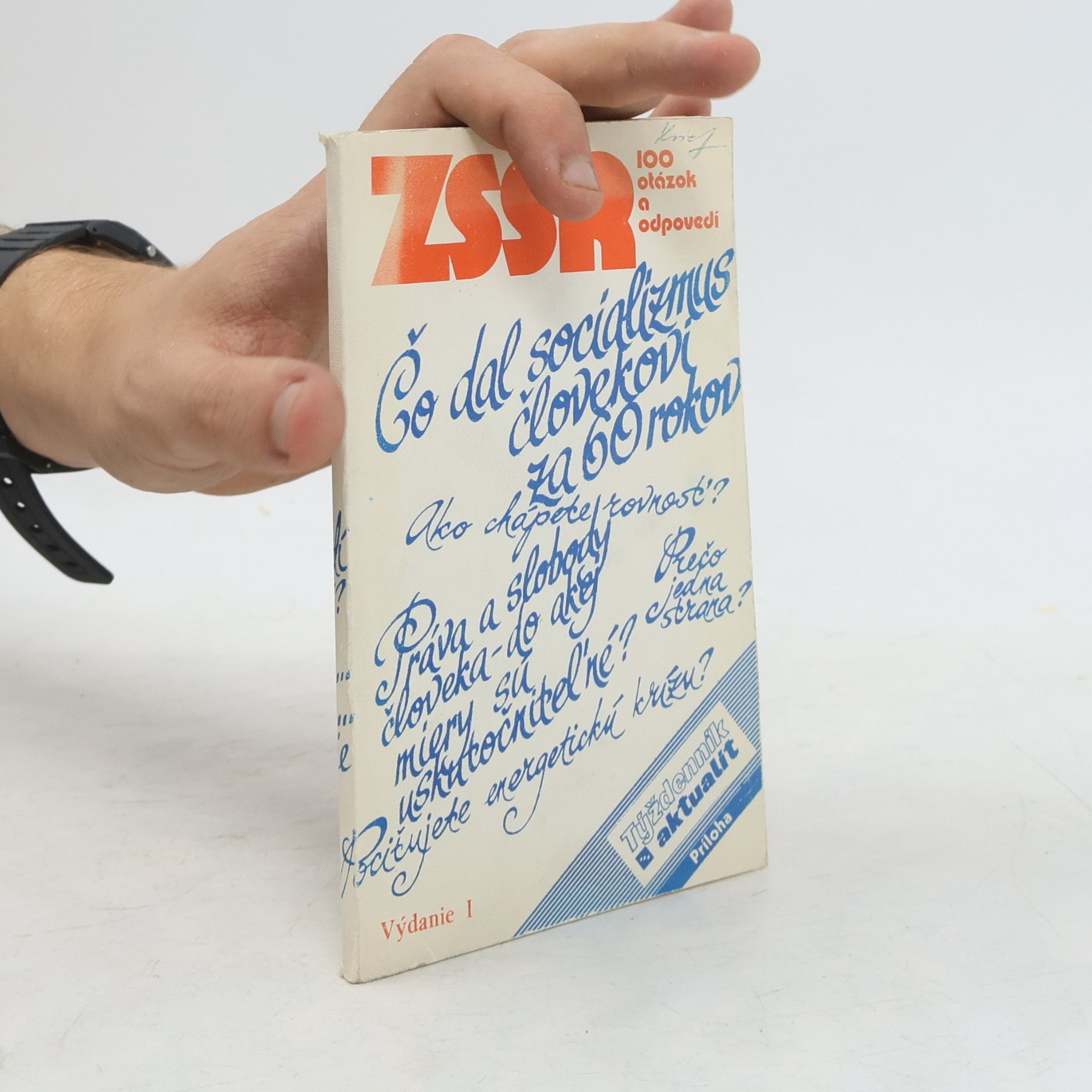 Autorenkollektiv ZSSR. 100 otázok a odpovedí