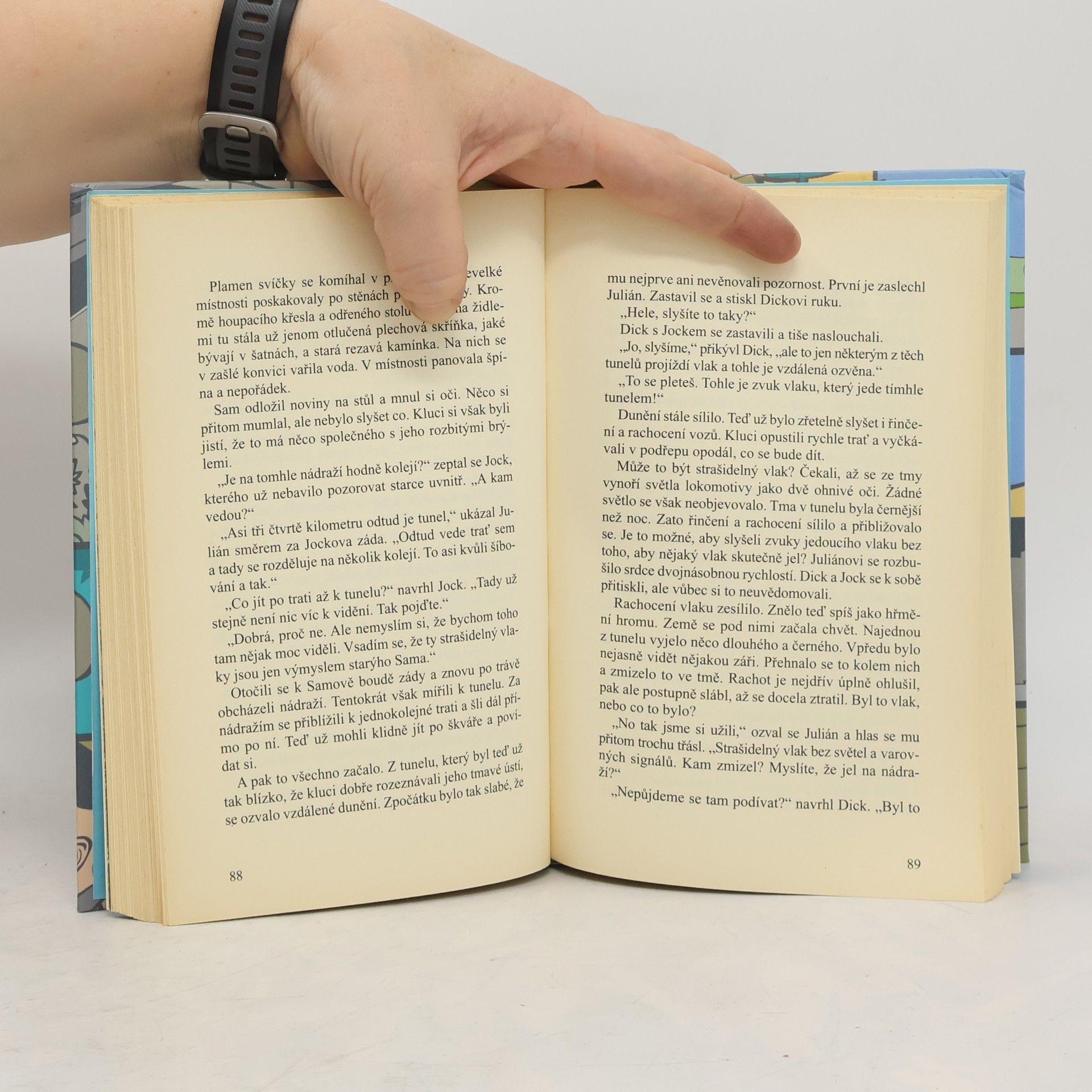 Enid Blyton Správná pětka jede tábořit