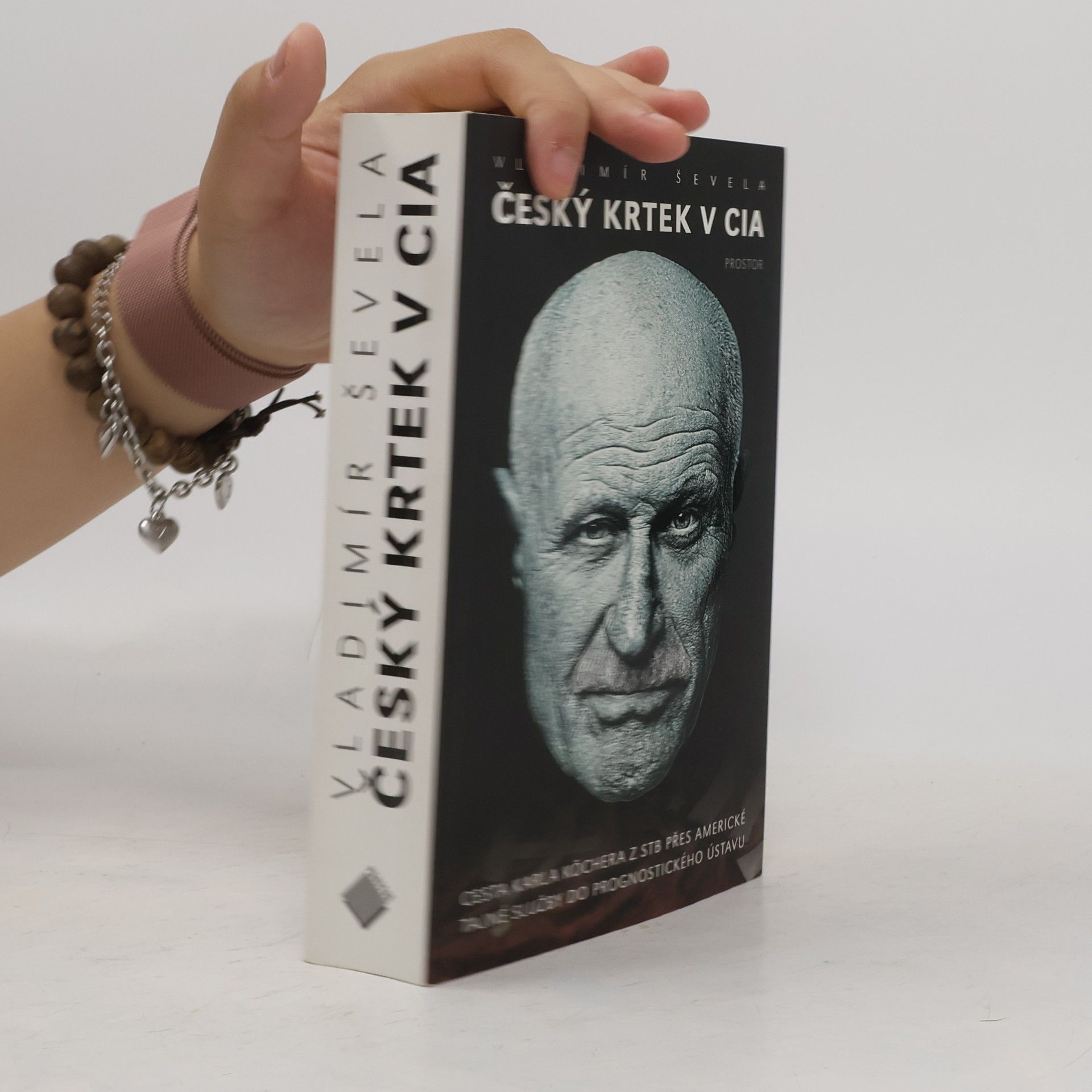 Vladimír Ševela Český krtek v CIA: Cesta Karla Köchera z STB přes americké tajné služby do Prognostického ústavu
