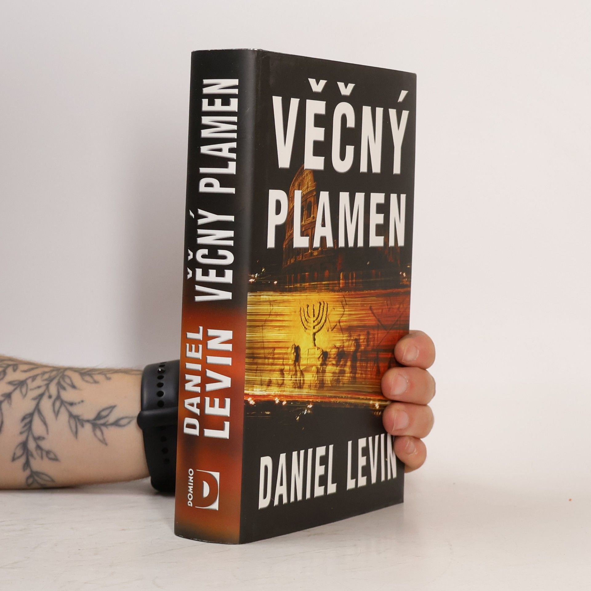 Daniel Levin Věčný plamen