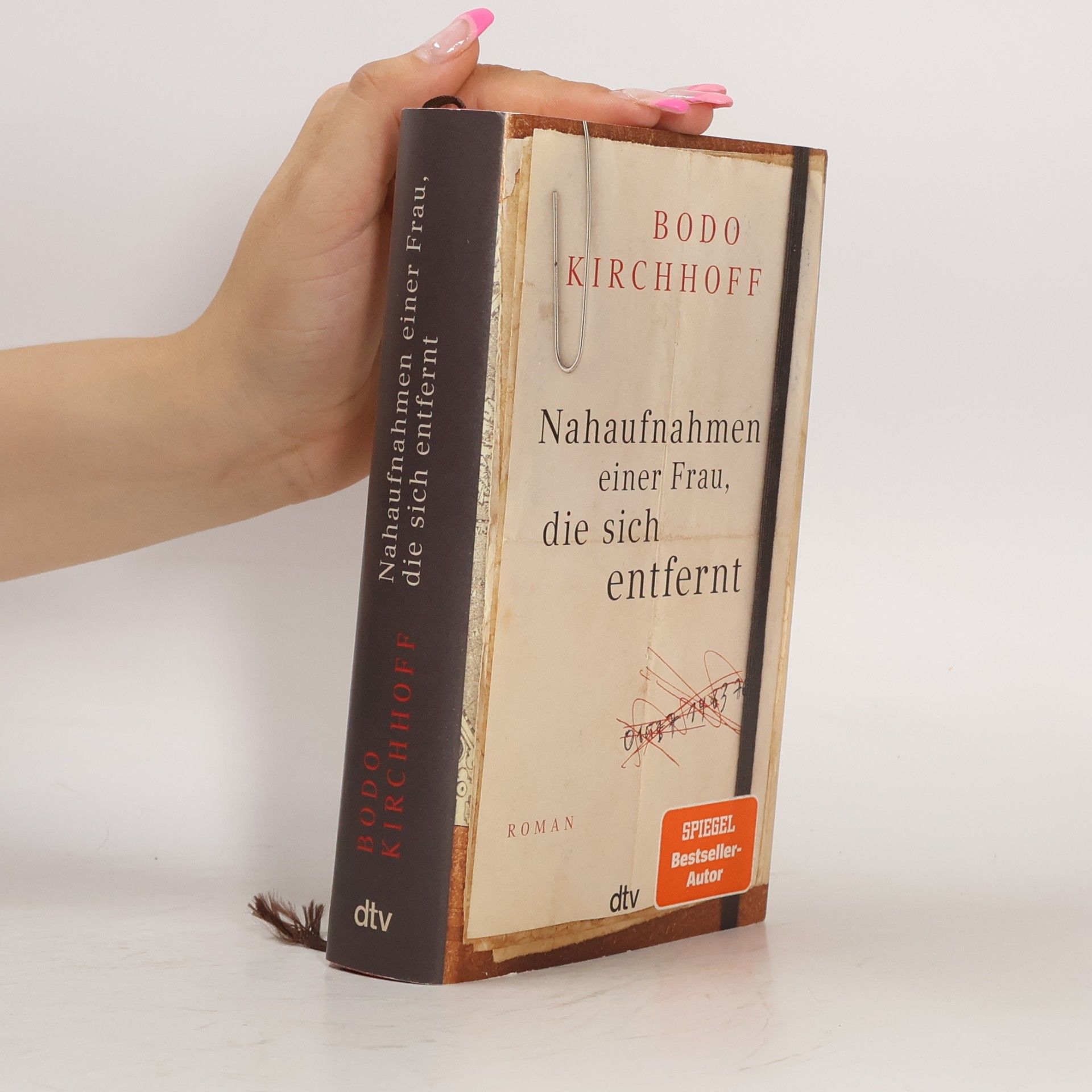 Bodo Kirchhoff Nahaufnahmen einer Frau, die sich entfernt