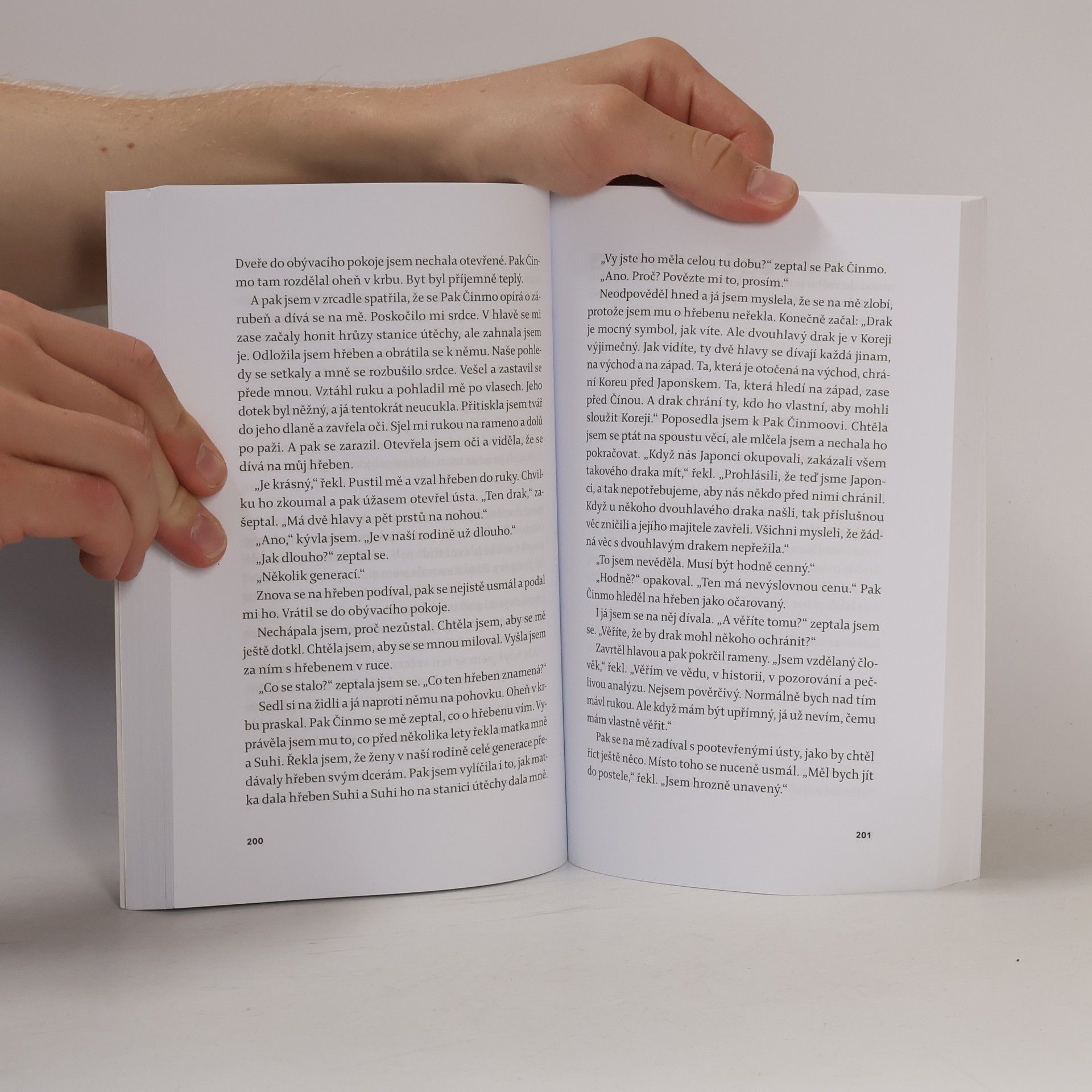 William W. Andrews Dcery dvouhlavého draka : příběh "ženy pro útěchu"
