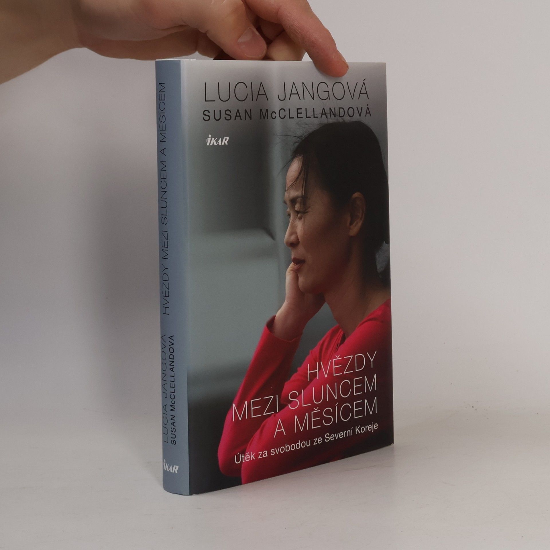 Lucia Jang Hvězdy mezi sluncem a měsícem : útěk za svobodou ze Severní Koreje